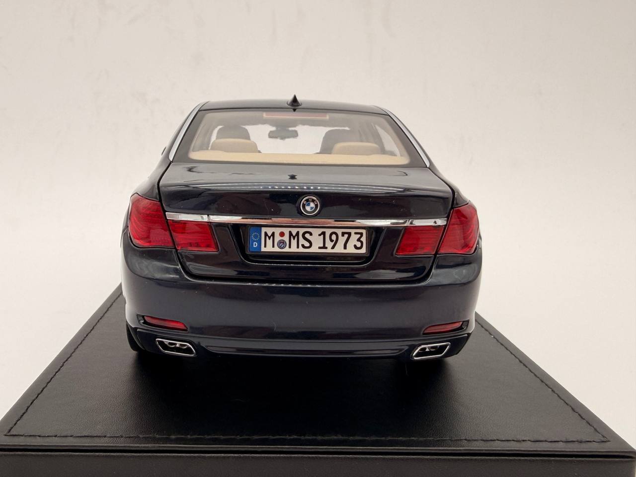 1:18  BMW 750Li (F02)  7-series  - Kyosho - Dealer Edition