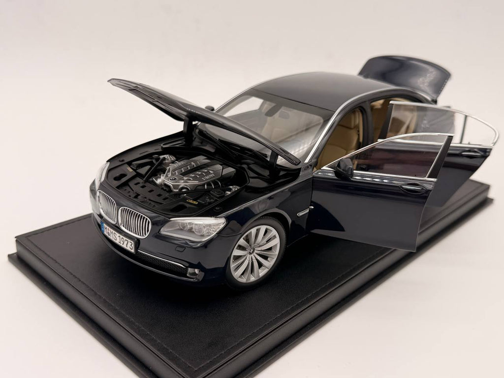 1:18  BMW 750Li (F02)  7-series  - Kyosho - Dealer Edition