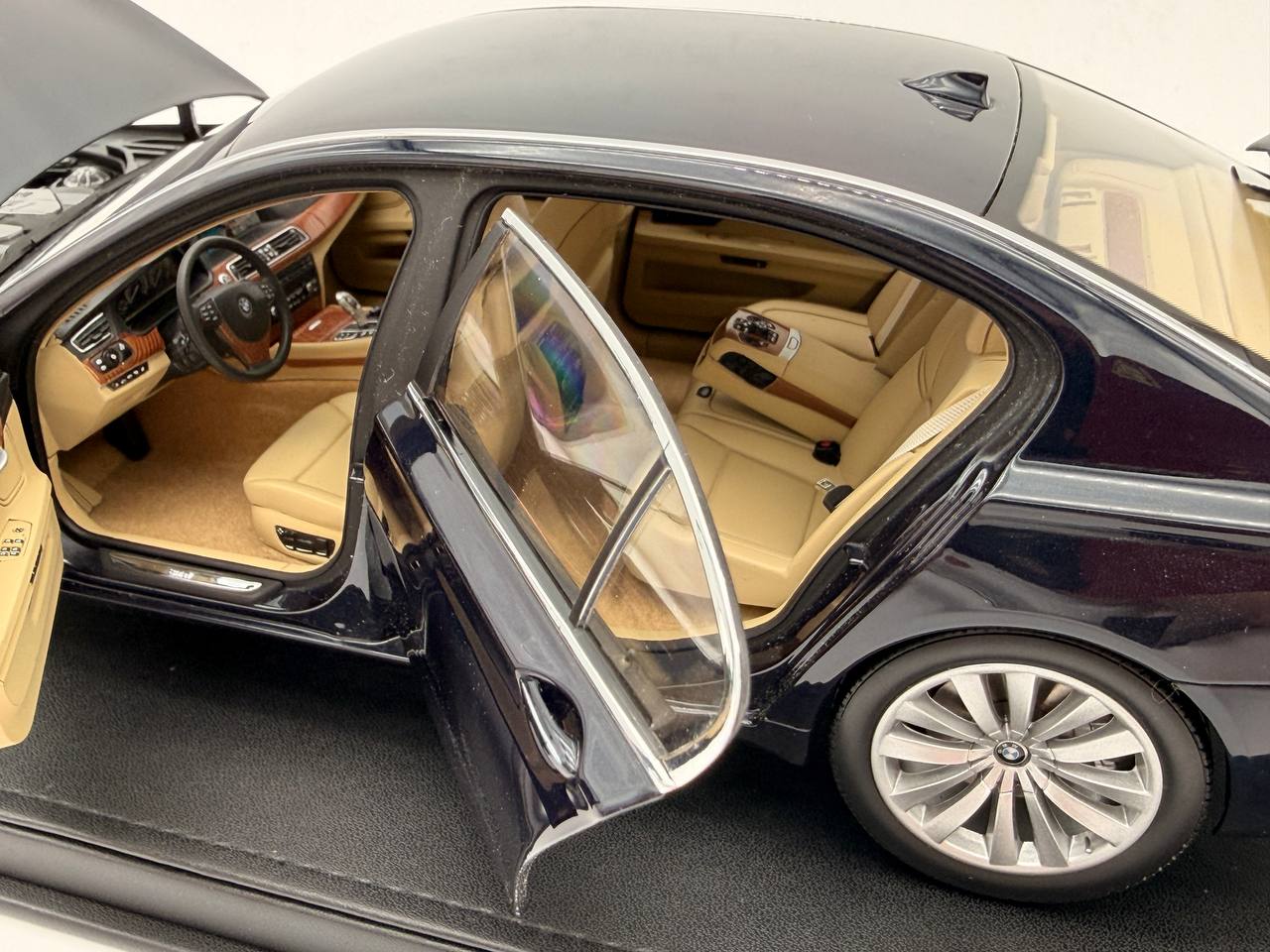 1:18 BMW 750Li (F02) 7-series - Kyosho - Dealer Edition – COLLECTLAB24