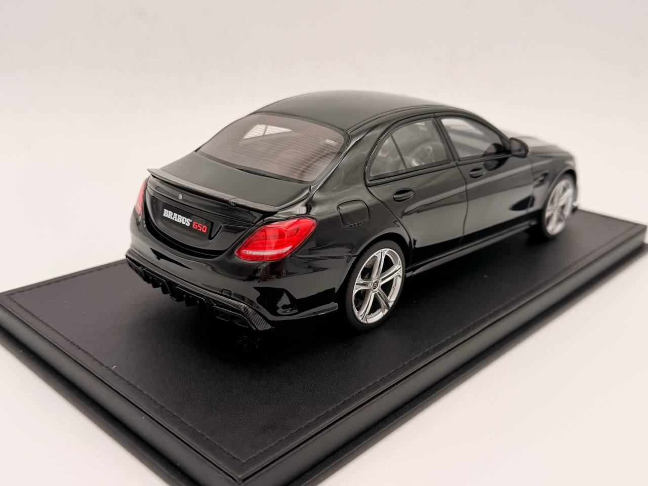 Mercedes-Benz Brabus 650 C63 Biturbo (2014) scala 1/18 GT Spirit GT132