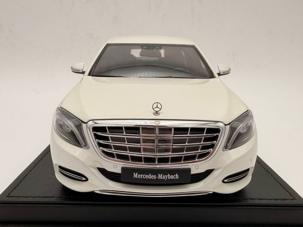 AutoArt Mercedes-Maybach S 600 Pullman (white) 1:18