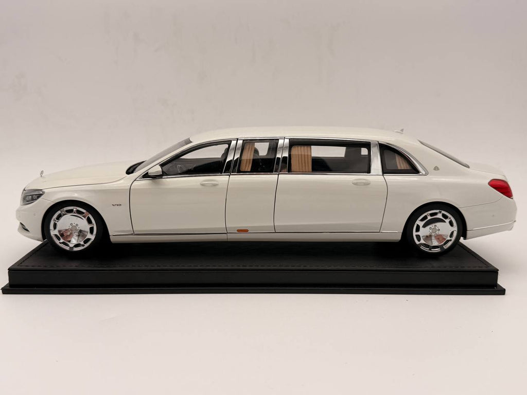 AutoArt Mercedes-Maybach S 600 Pullman (white) 1:18