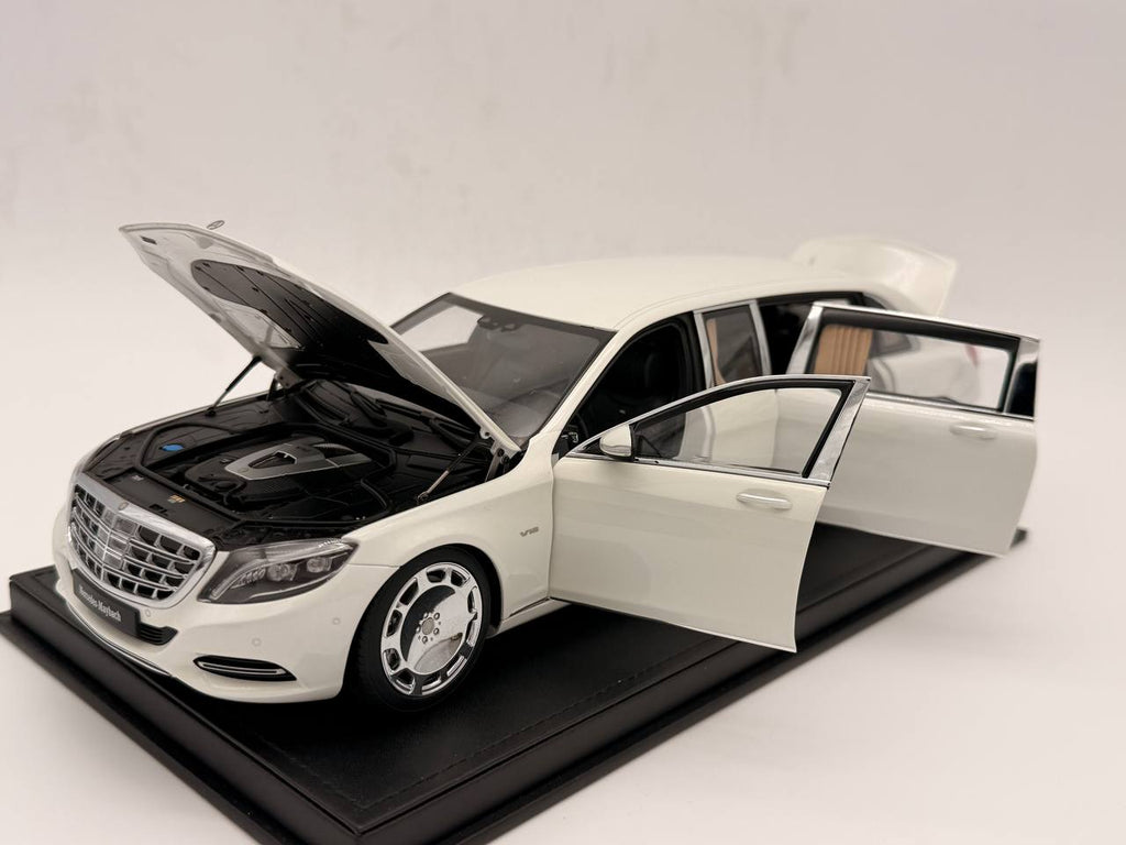 AutoArt Mercedes-Maybach S 600 Pullman (white) 1:18