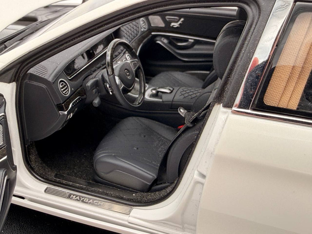 AutoArt Mercedes-Maybach S 600 Pullman (white) 1:18