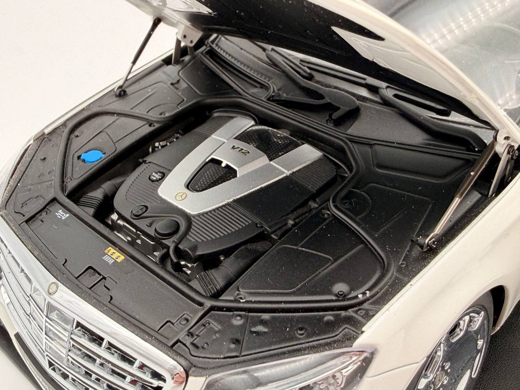 AutoArt Mercedes-Maybach S 600 Pullman (white) 1:18