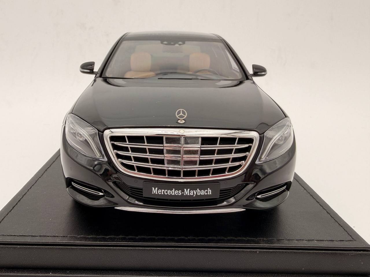 AUTOart Mercedes Maybach 1:18 S Class S600  Black 76293