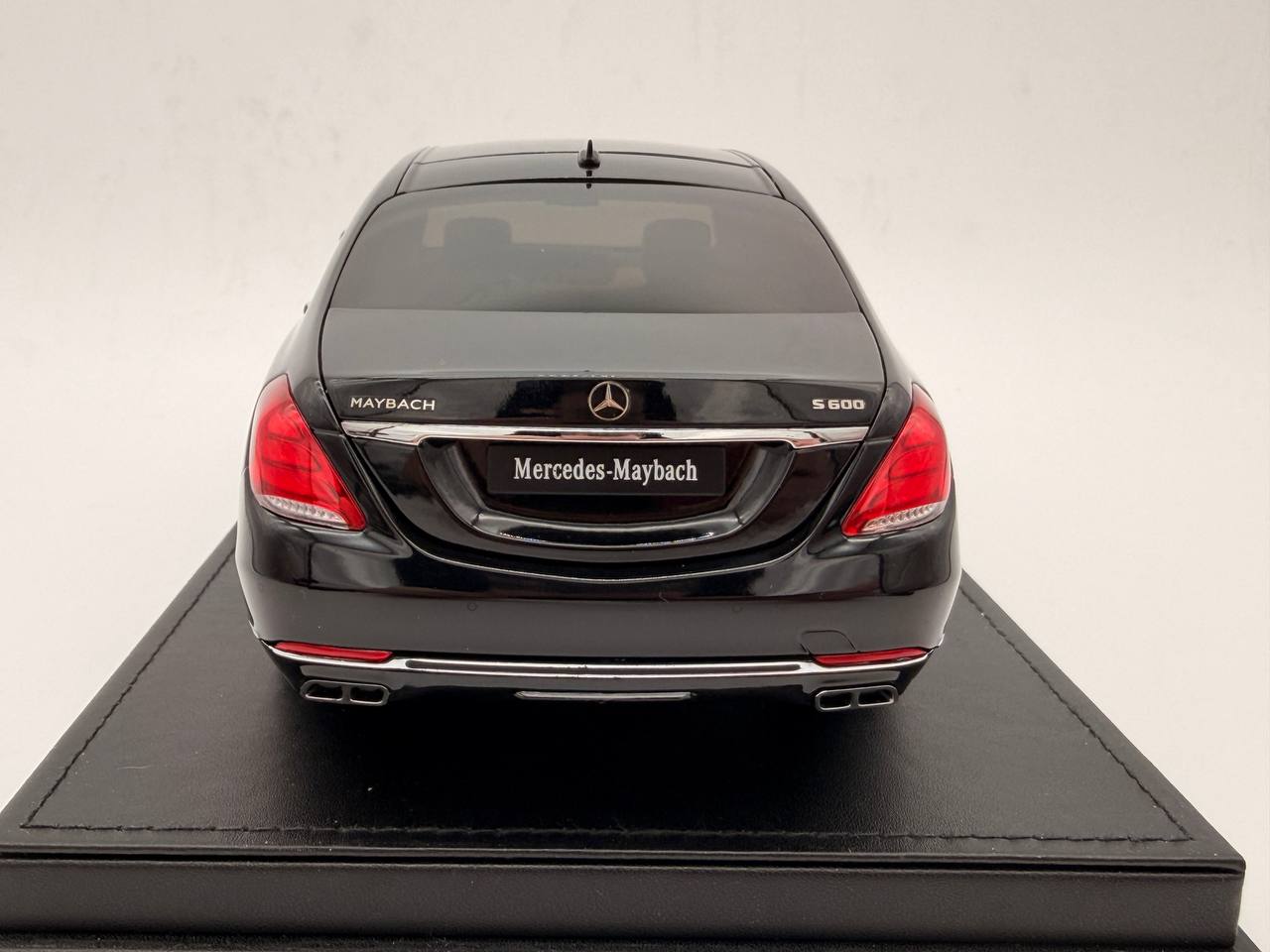 AUTOart Mercedes Maybach 1:18 S Class S600  Black 76293