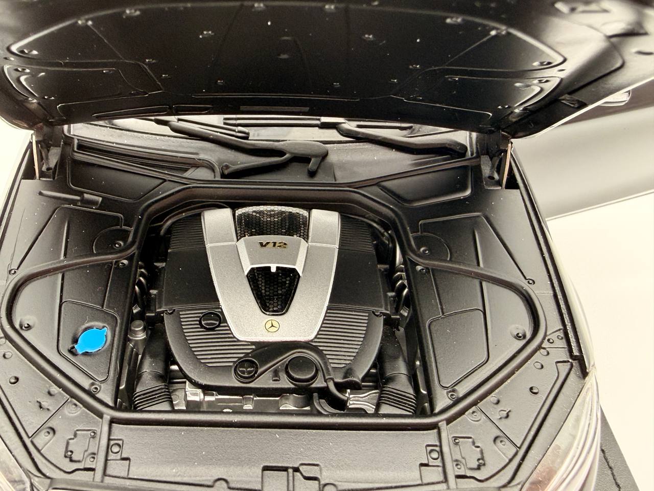 AUTOart Mercedes Maybach 1:18 S Class S600  Black 76293