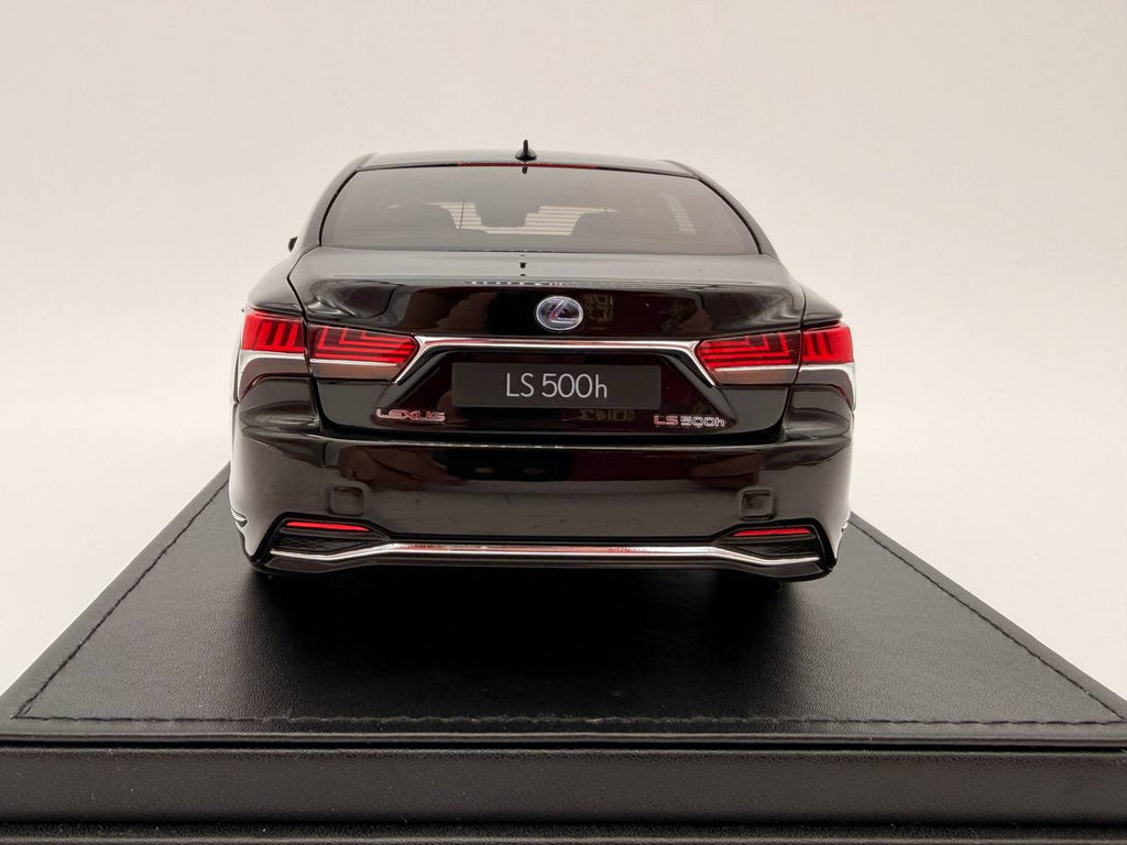 Lexus LS500h 2018 – Schwarz Maßstab 1:18 von AUTOart