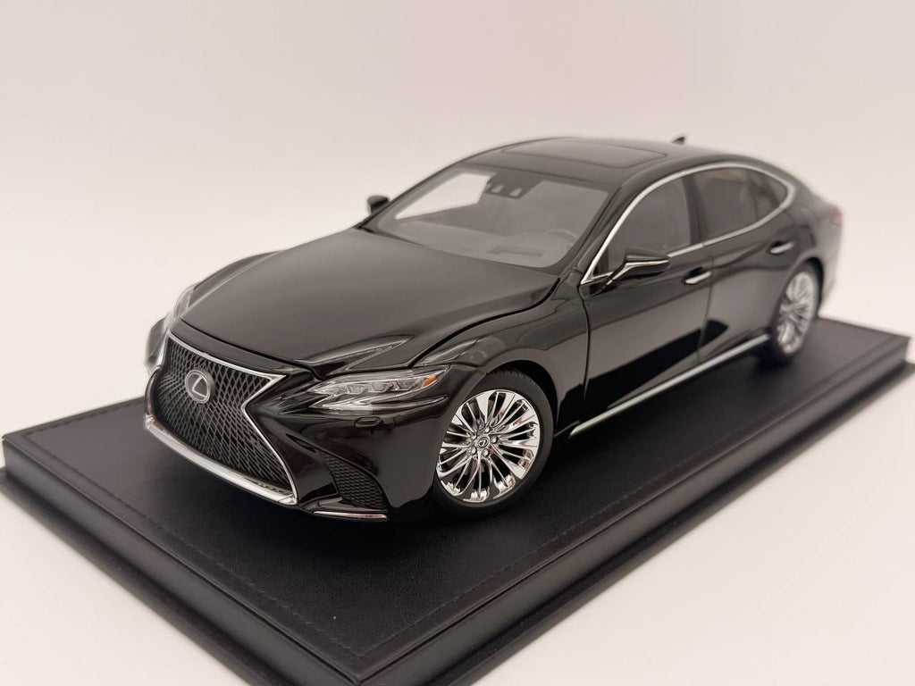 Lexus LS500h 2018 – Schwarz Maßstab 1:18 von AUTOart