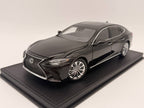 Lexus LS500h 2018 – Schwarz Maßstab 1:18 von AUTOart