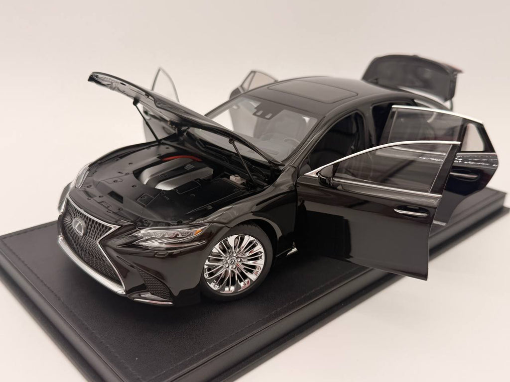 Lexus LS500h 2018 – Schwarz Maßstab 1:18 von AUTOart