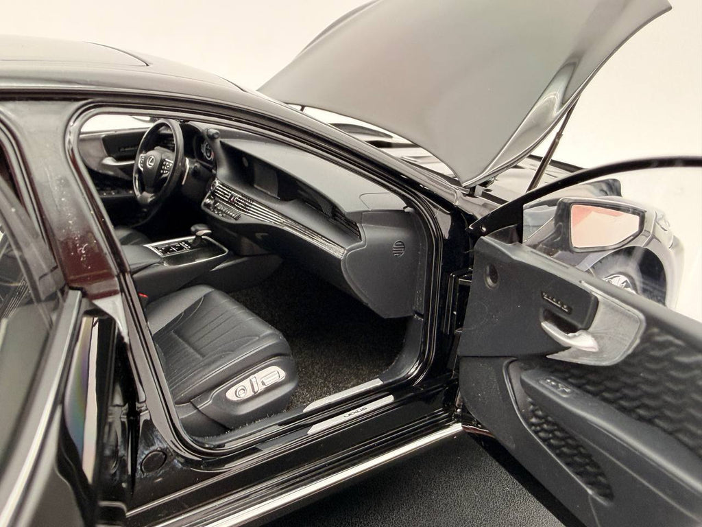 Lexus LS500h 2018 – Schwarz Maßstab 1:18 von AUTOart