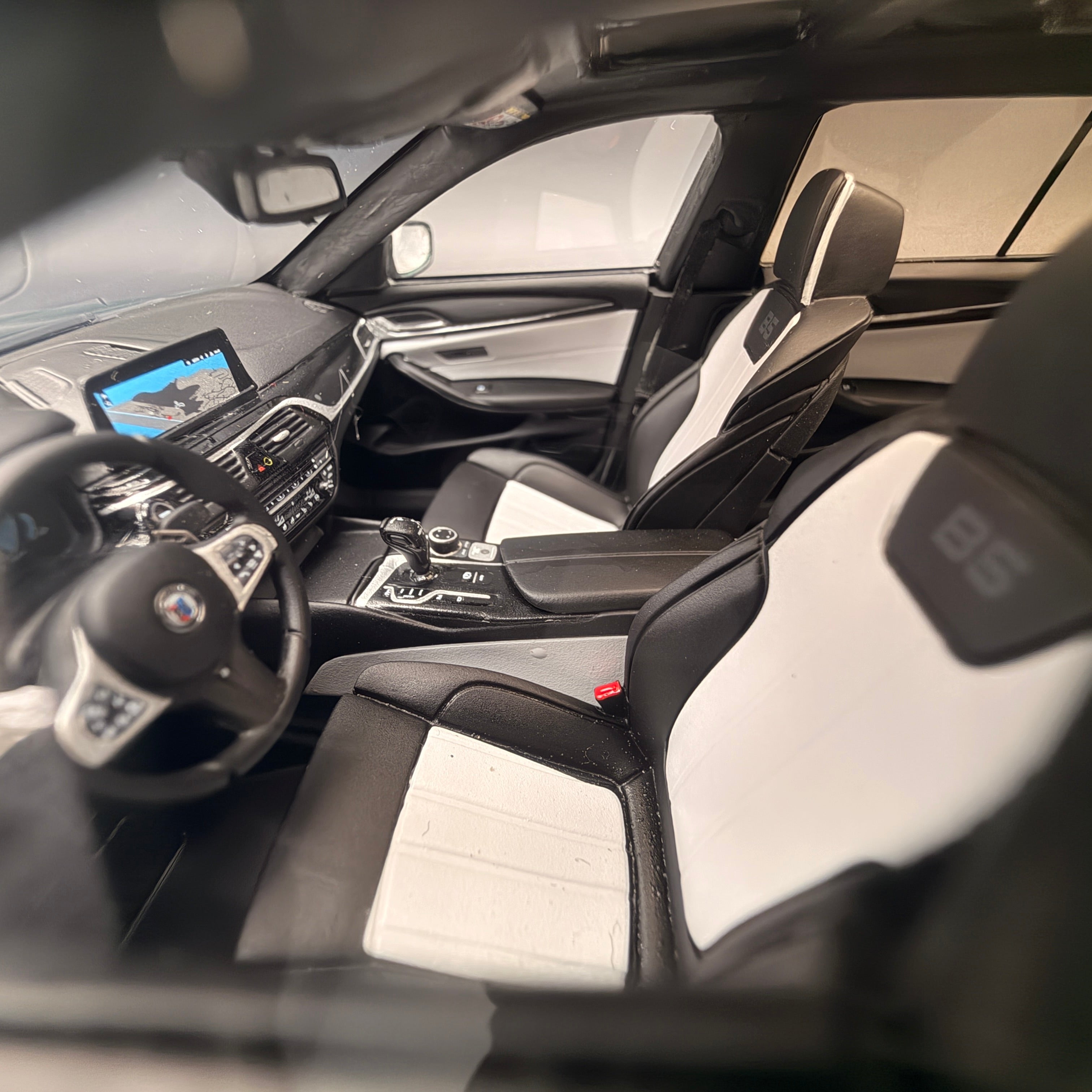 宝马 Alpina B5 Touring G31 1:18 GT Spirit 限量 999 台 – 奢华收藏模型