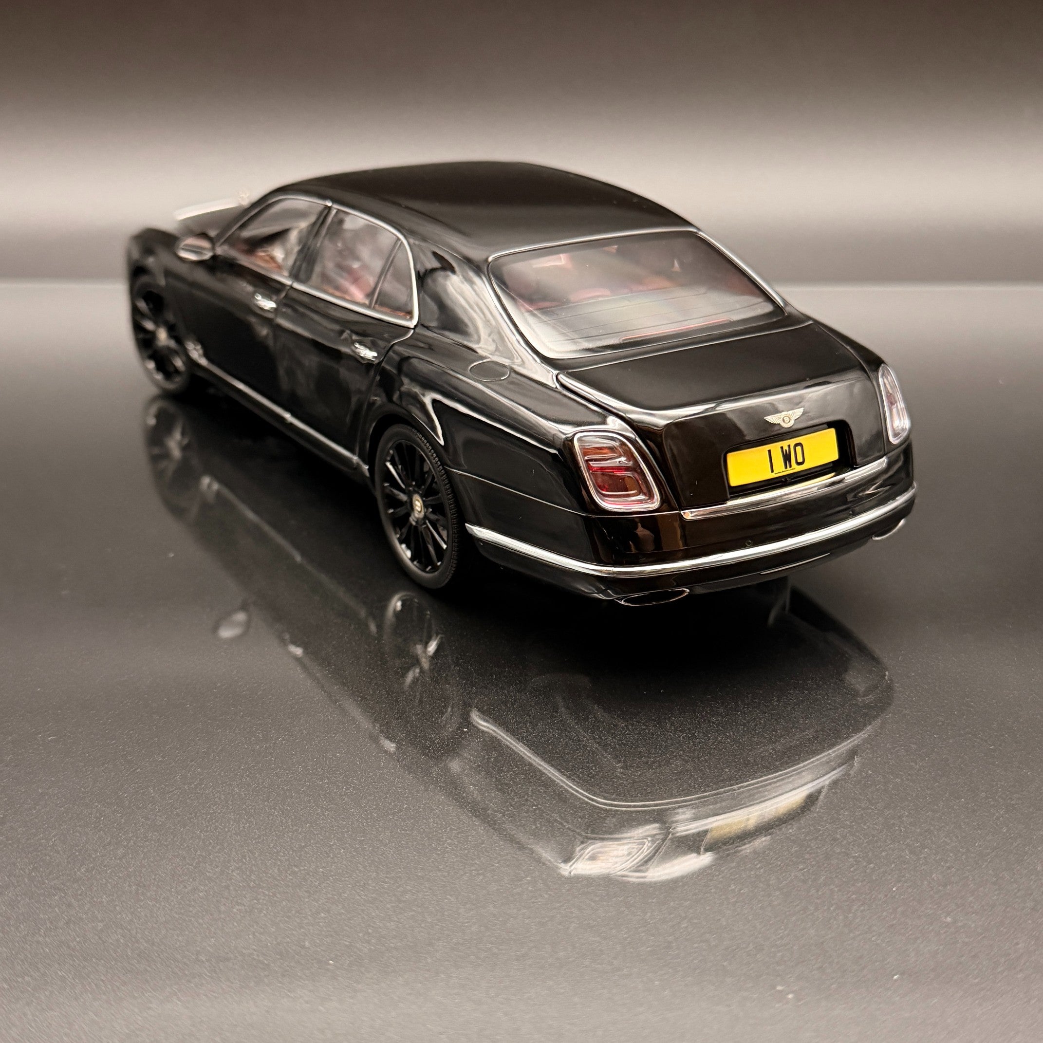 Almost Real Bentley Mulsanne 2017 1:18 Gold Black Luxury Diecast Model Collectible