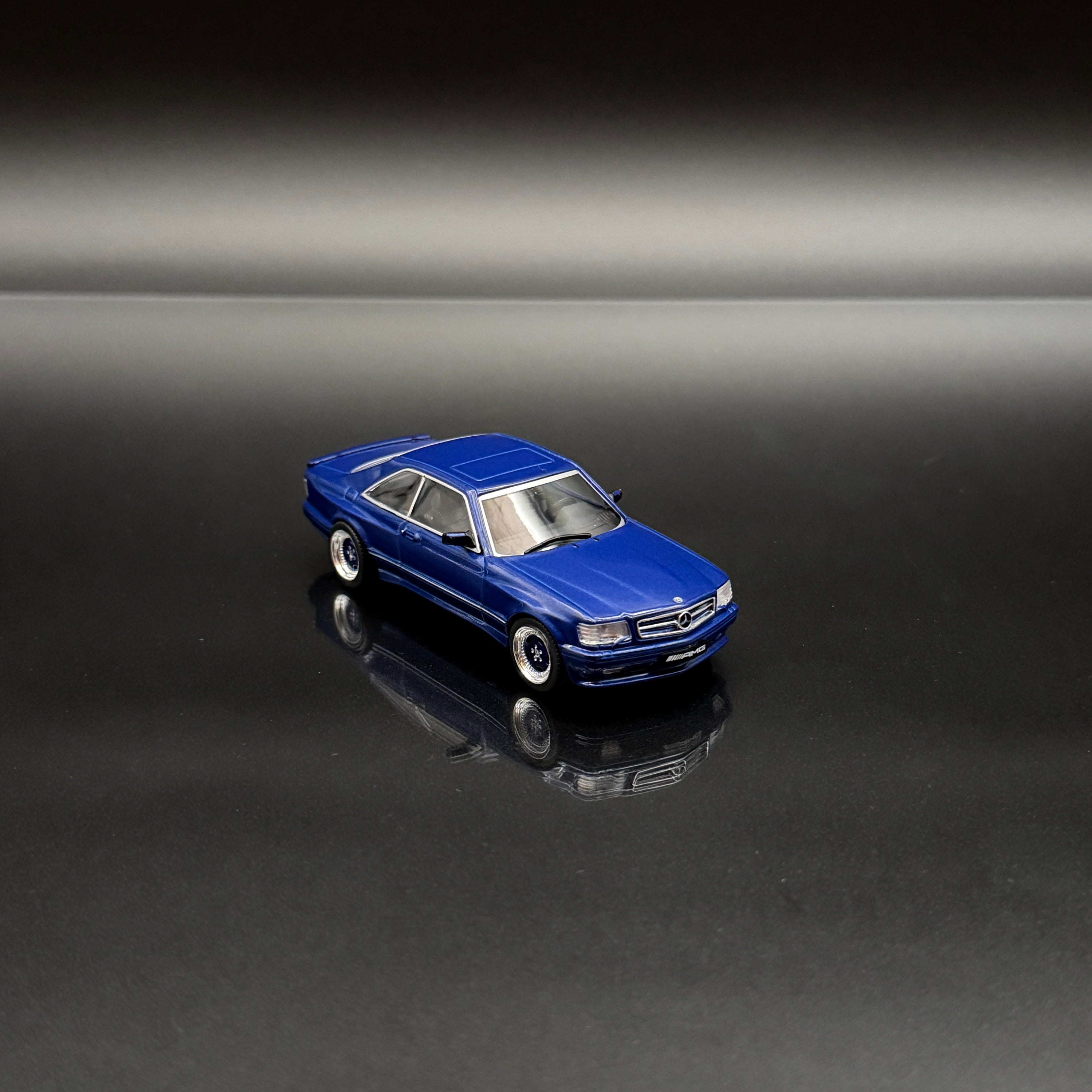 Mercedes-Benz 560 SEC AMG Widebody 1990 Linarite Blue Pearl 1:43 Model Car