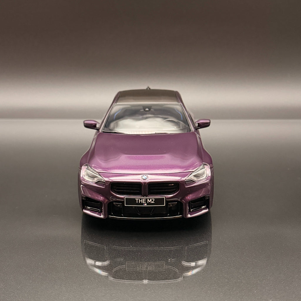 BMW M2 G87 Coupé 2023 – Violet Crépuscule Métallisé – Modèle de collection haut de gamme à l'échelle 1:18 par GT Spirit