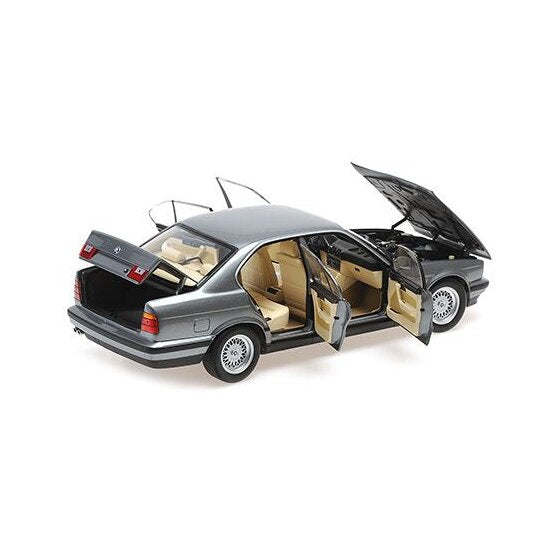 BMW 535i (E34) Gris Metalizado Modelo a Escala 1:18 de Minichamps