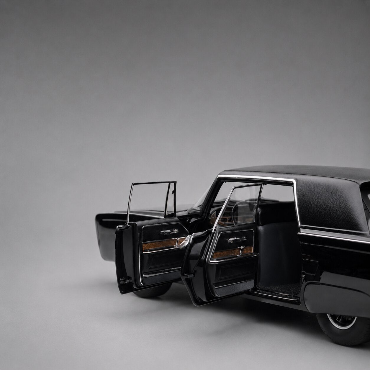 Black Beauty – The Green Hornet TV Series 1:18 Scale by AUTOart – AUTOart – view 3