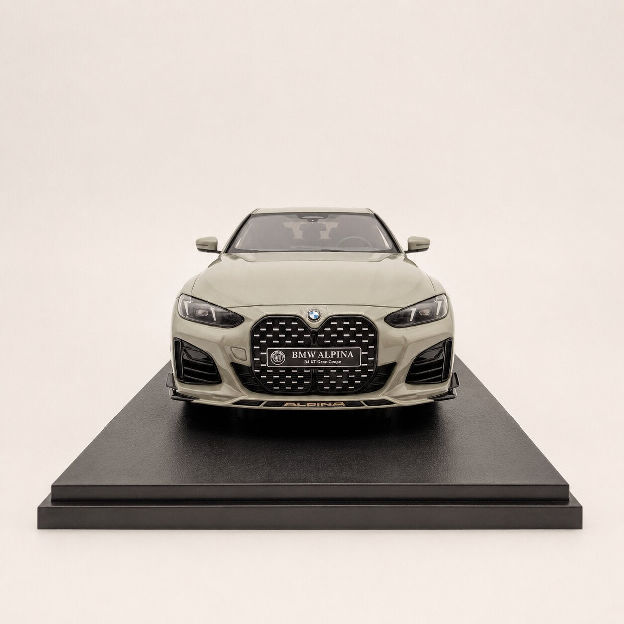 BMW Alpina B4 Gran Coupé (G26) – Gris Fashion Escala 1:18 de GT Spirit