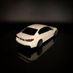 BMW 545e xDrive M Sport (G30) 2023 – Blanco Escala 1:18 de GT Spirit