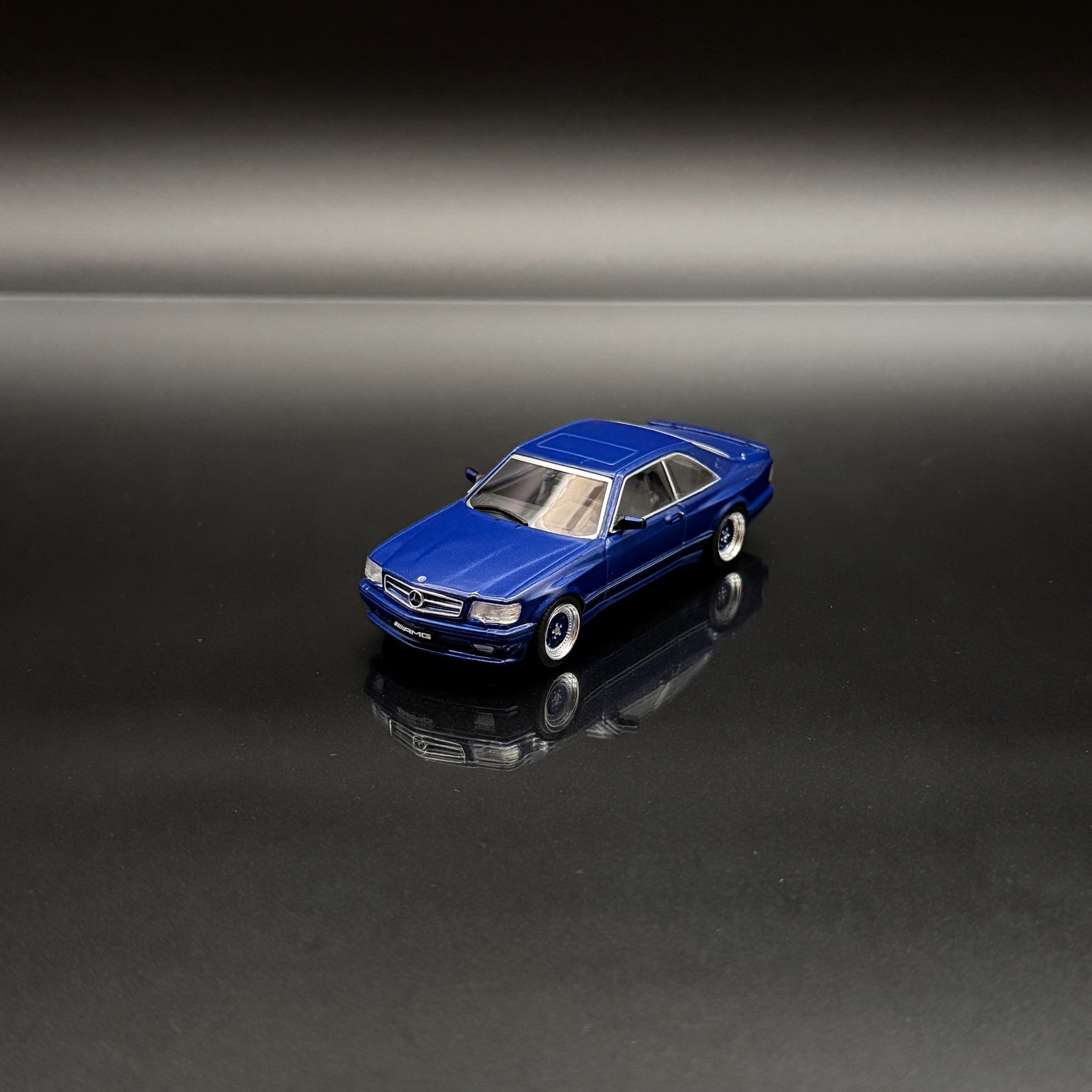 Mercedes-Benz 560 SEC AMG Widebody 1990 Linarite Blue Pearl 1:43 Model Car