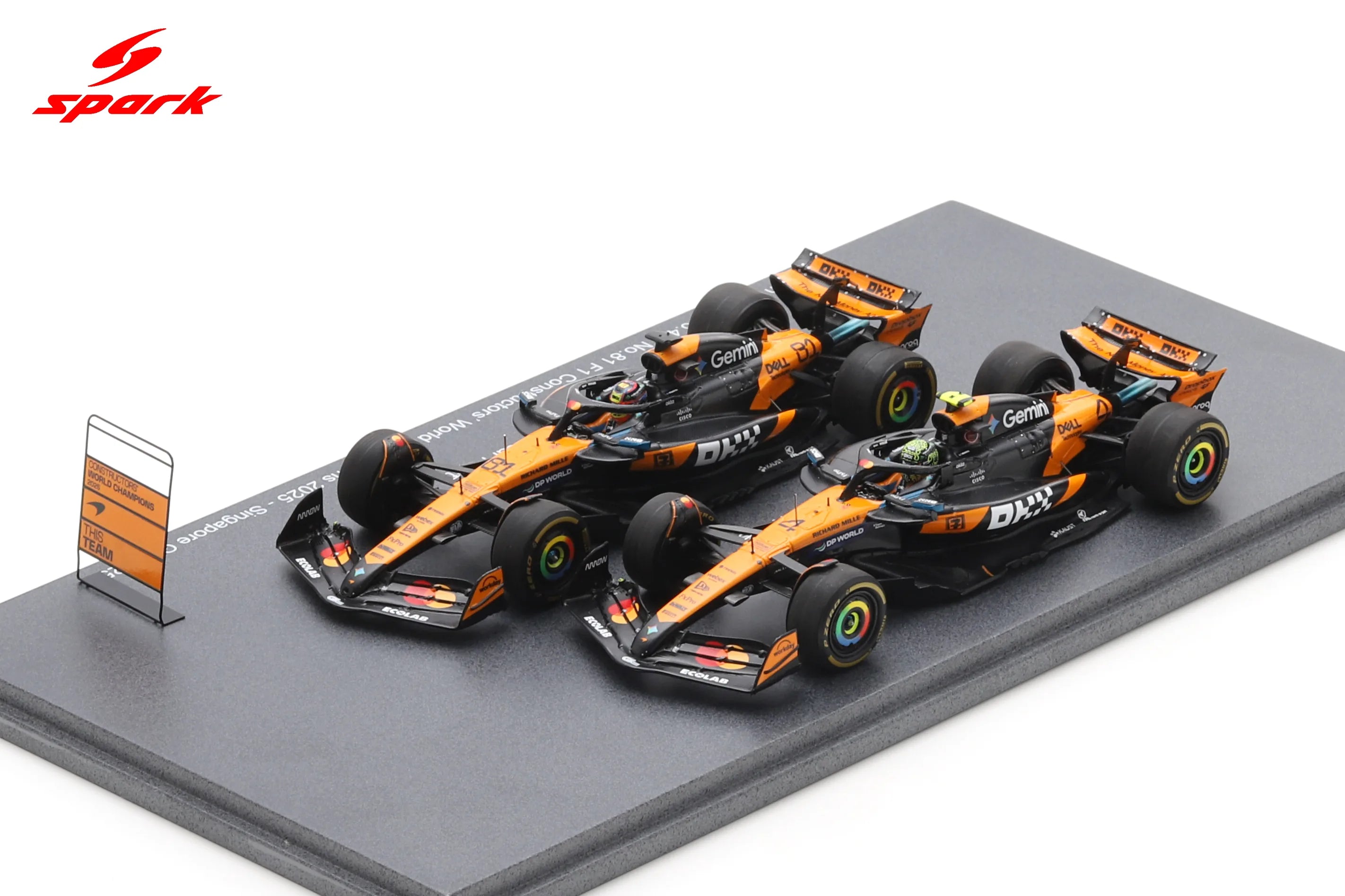 McLaren MCL39 #4 és #81 – a 2025-ös Formula–1 konstruktőri bajnoka – Lando Norris és Oscar Piastri