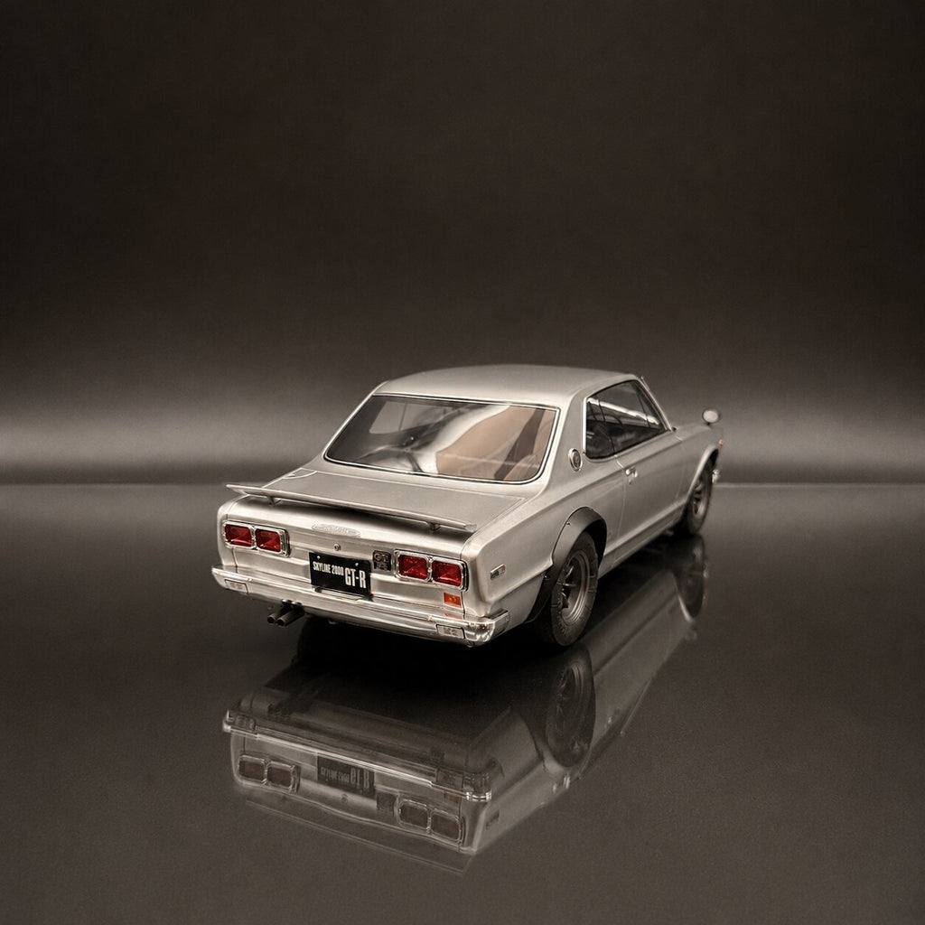 Nissan Skyline 2000 GT-R (KPGC10) 1971 – Plateado Escala 1:12 de OTTOmobile