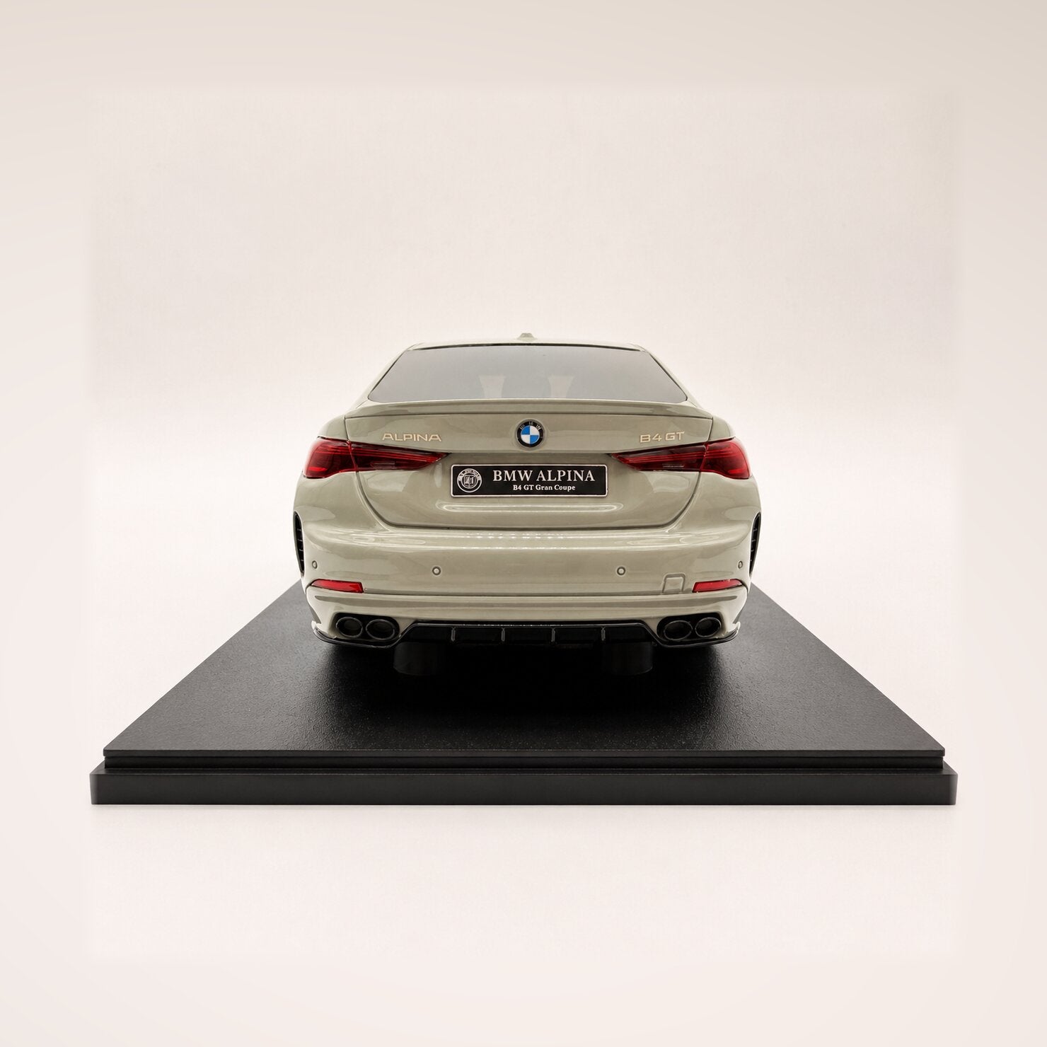 BMW Alpina B4 Gran Coupé (G26) – Gris Fashion Escala 1:18 de GT Spirit