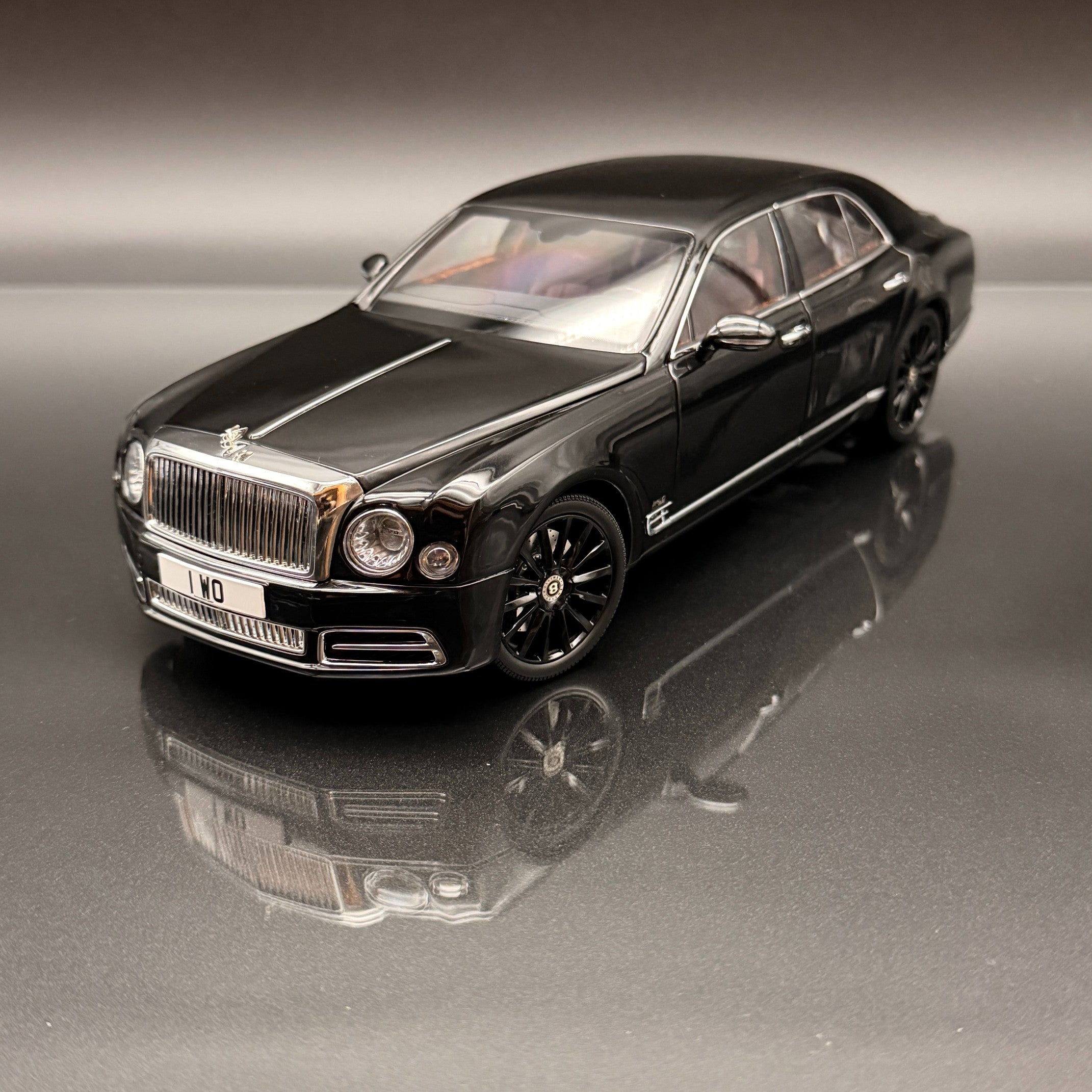 Almost Real Bentley Mulsanne 2017 1:18 Gold Black Luxury Diecast Model Collectible