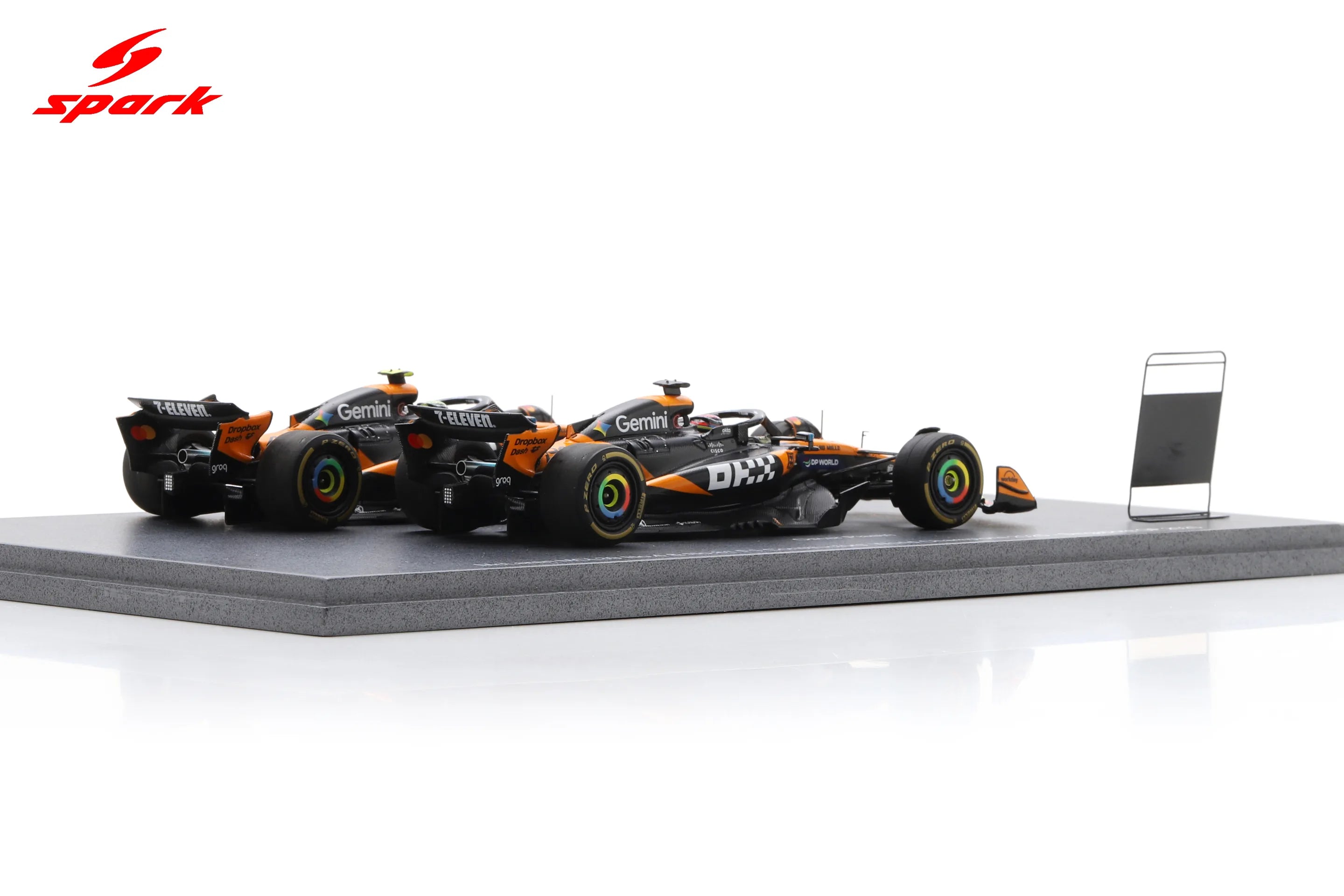 McLaren MCL39 #4 és #81 – a 2025-ös Formula–1 konstruktőri bajnoka – Lando Norris és Oscar Piastri