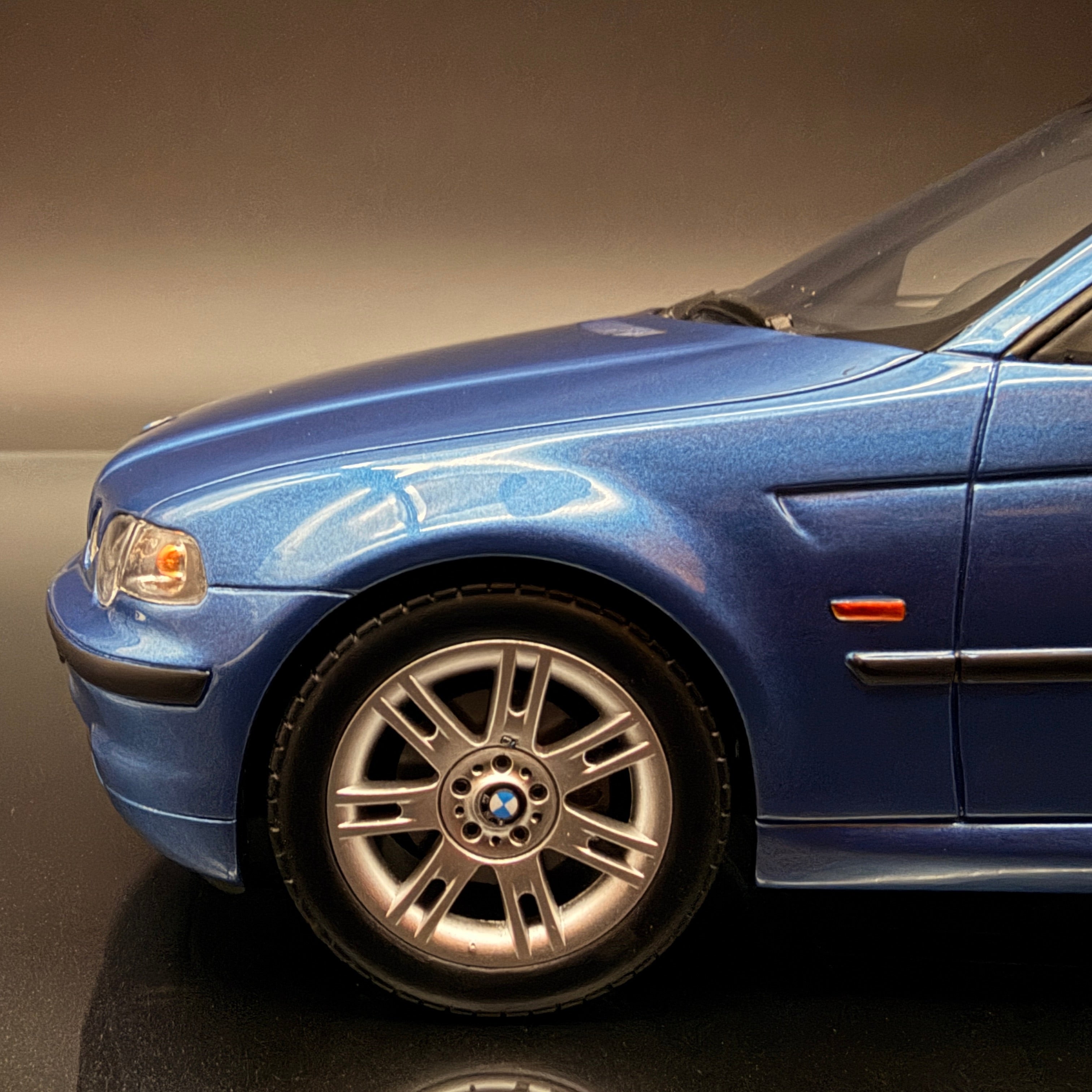 BMW E46 Compact 318ti — Estoril Blue 2002 | 1:18 Scale Collector Piece by Otto Mobile