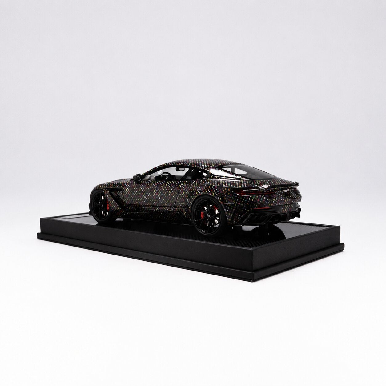 T&P Mansory Aston Martin DB11 Cyrus Black LV Colors Edición Limitada 30/30 1:18