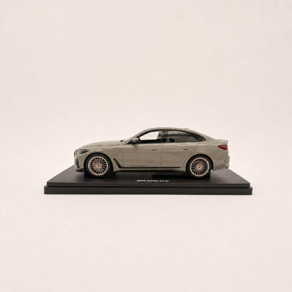 BMW Alpina B4 Gran Coupé (G26) – Gris Fashion Escala 1:18 de GT Spirit