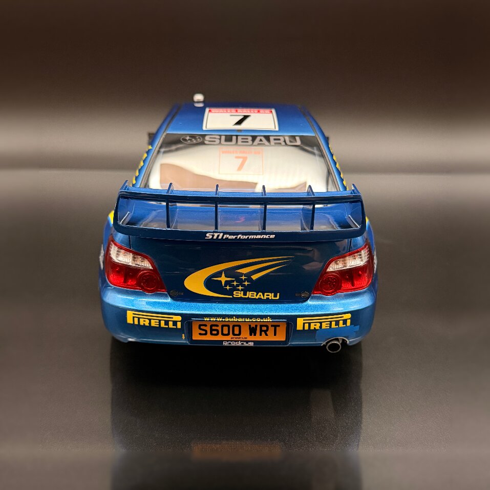 Subaru Impreza WRC S9 – Rally de Gran Bretaña 2003 #7 Petter Solberg Escala 1:12 de OTTOmobile