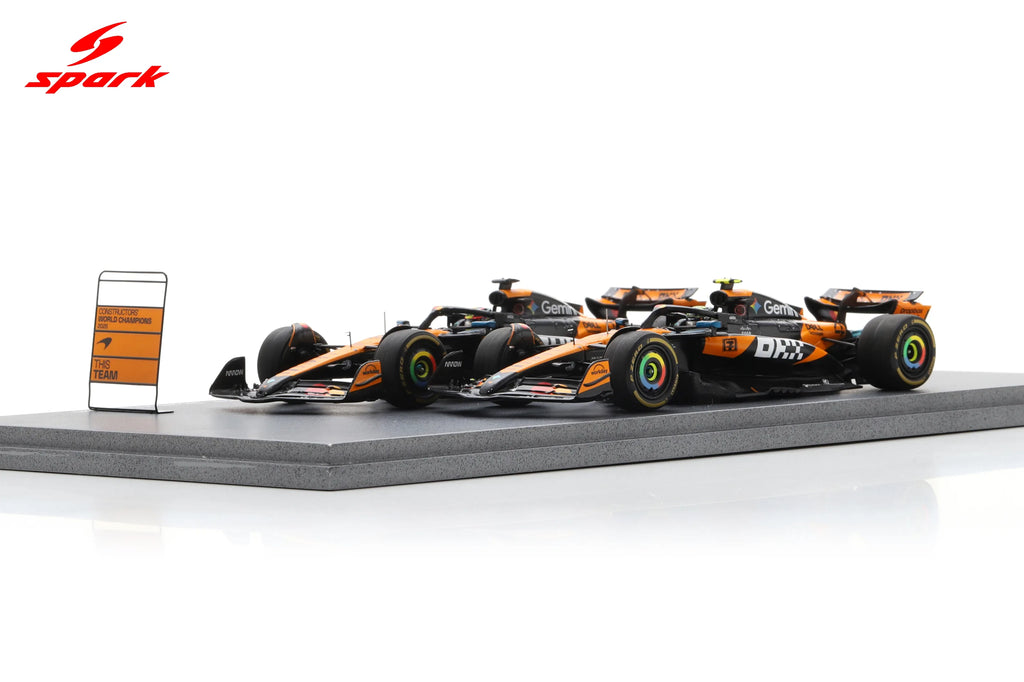 McLaren MCL39 #4 и #81 Формула 1 шампион на конструкторите за 2025 г. – Ландо Норис и Оскар Пиастри
