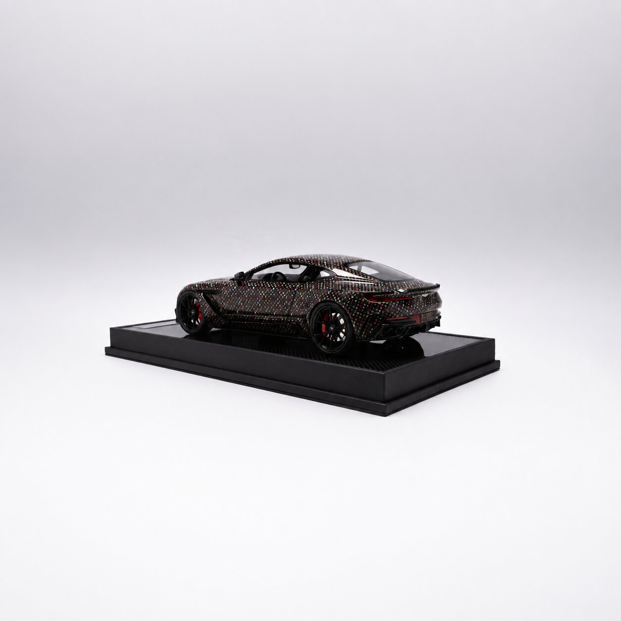 T&P Mansory Aston Martin DB11 Cyrus Black LV Colors Edición Limitada 30/30 1:18