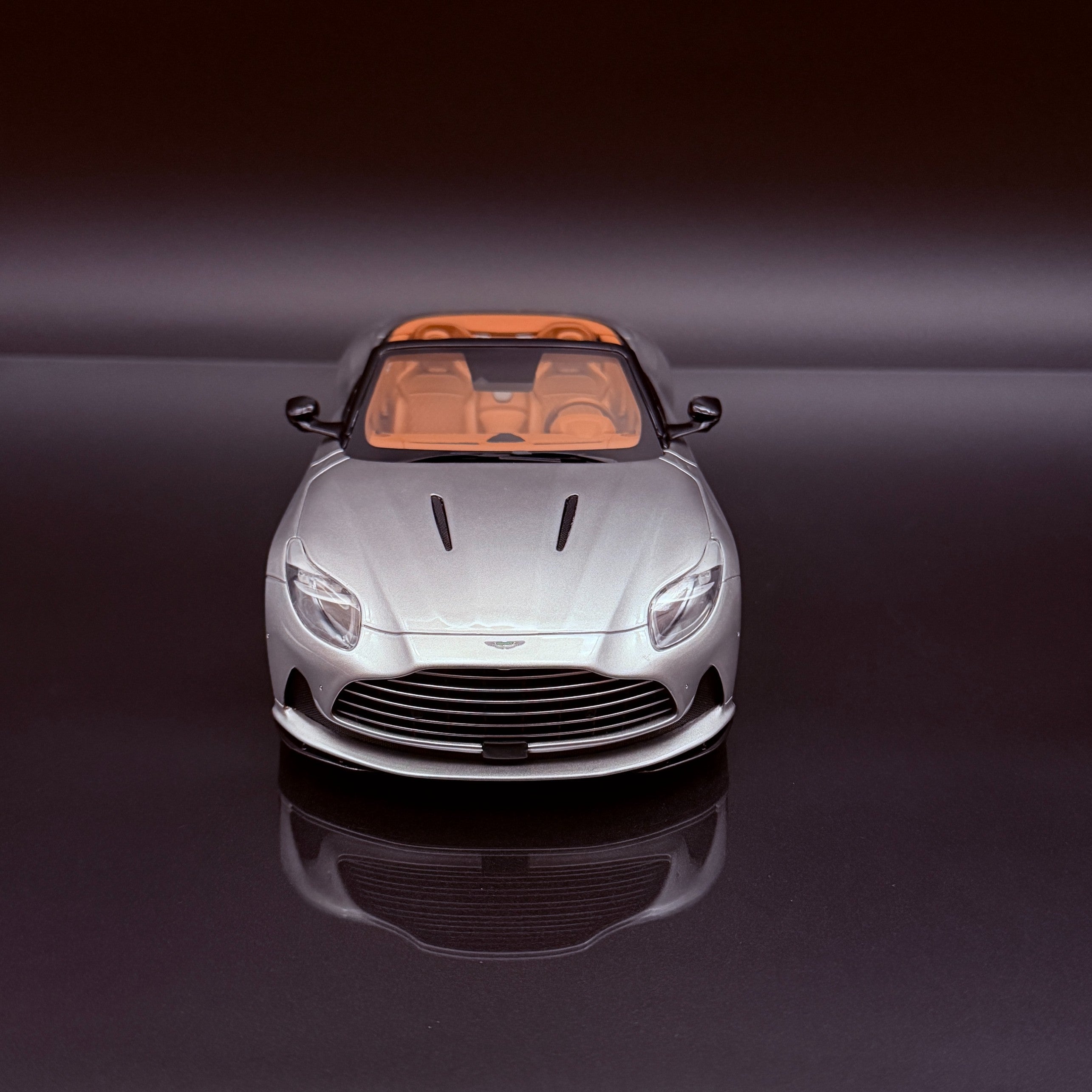 Aston Martin DB12 Volante — Aluminite Silver 2023 | 1:18 Collector Model by GT Spirit