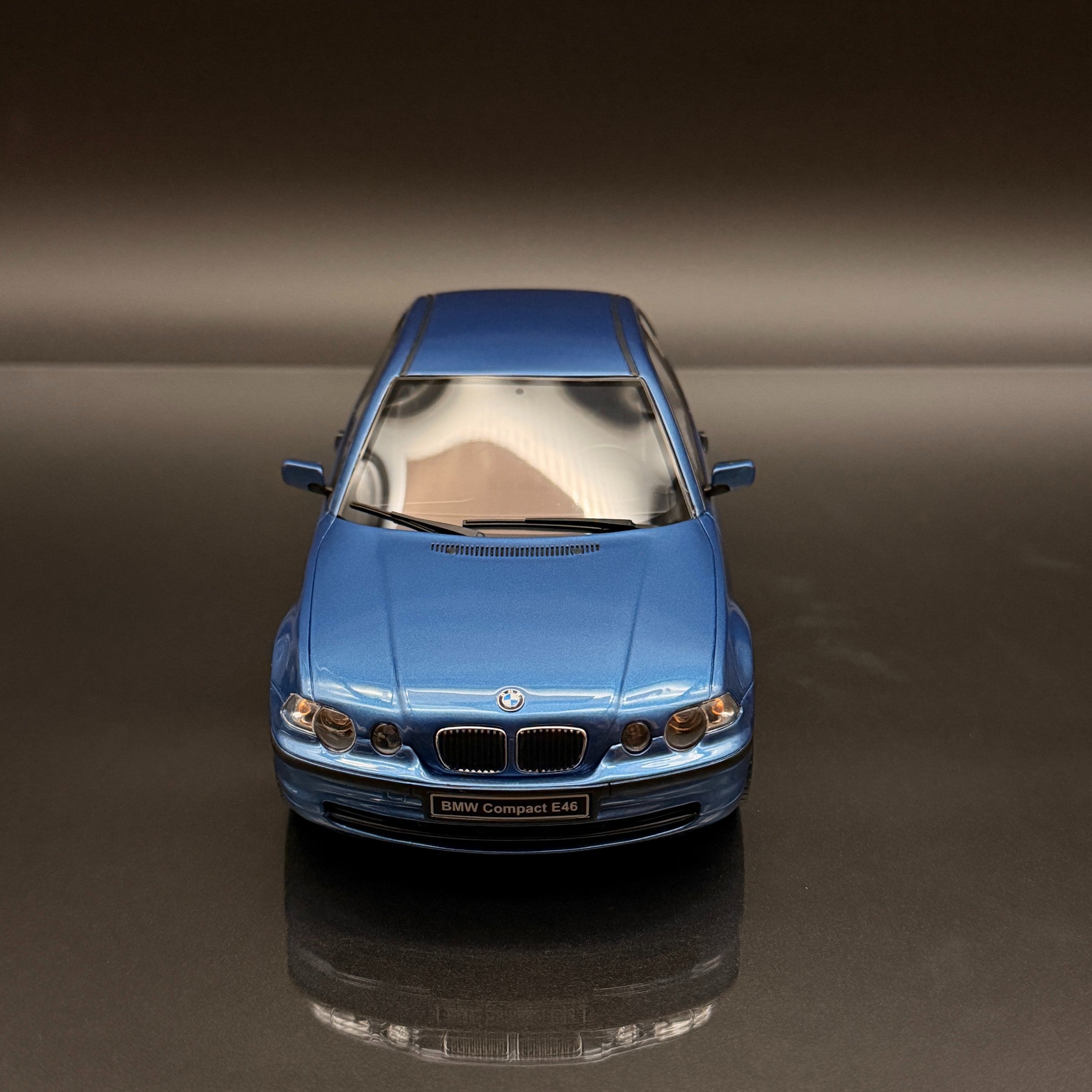 BMW E46 Compact 318ti — Estoril Blue 2002 | 1:18 Scale Collector Piece by Otto Mobile