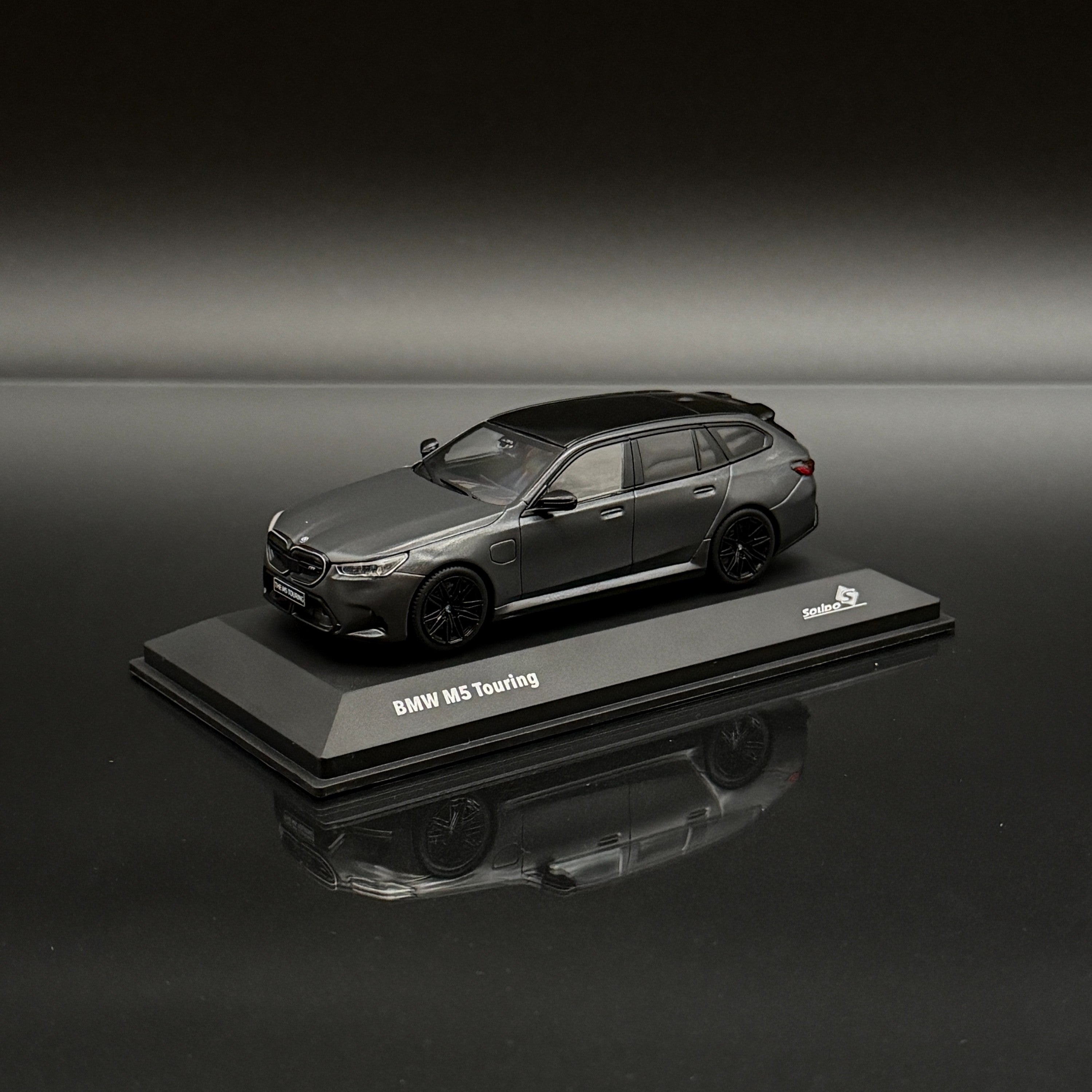 BMW M5 Touring 2024 Frozen Deep Grey 1:43 Solido Premium Model Car