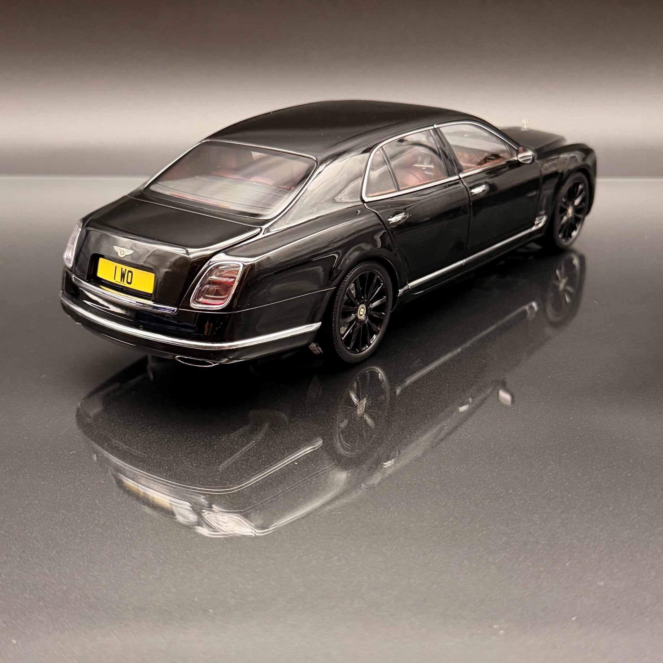 Almost Real Bentley Mulsanne 2017 1:18 Gold Black Luxury Diecast Model Collectible