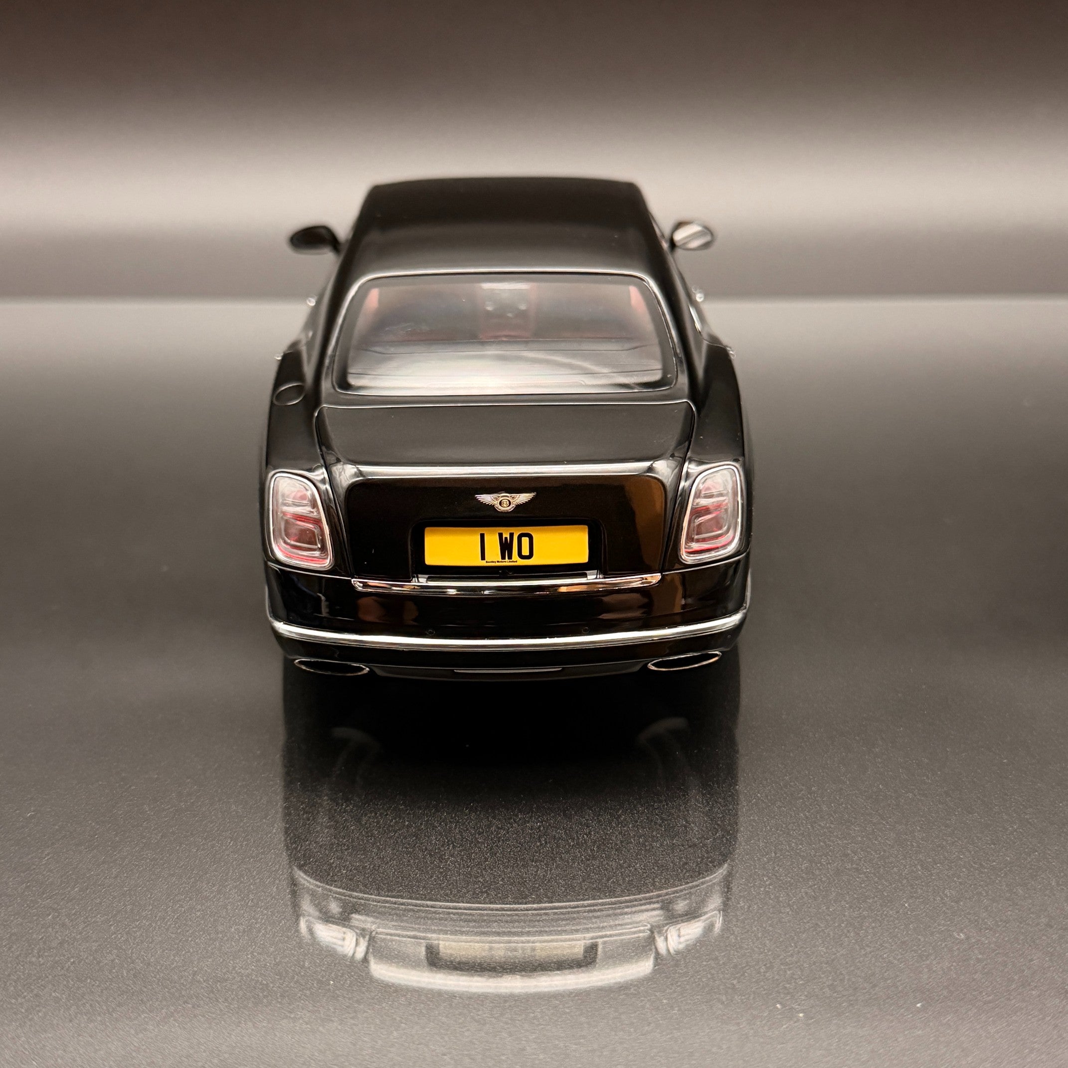 Almost Real Bentley Mulsanne 2017 1:18 Gold Black Luxury Diecast Model Collectible