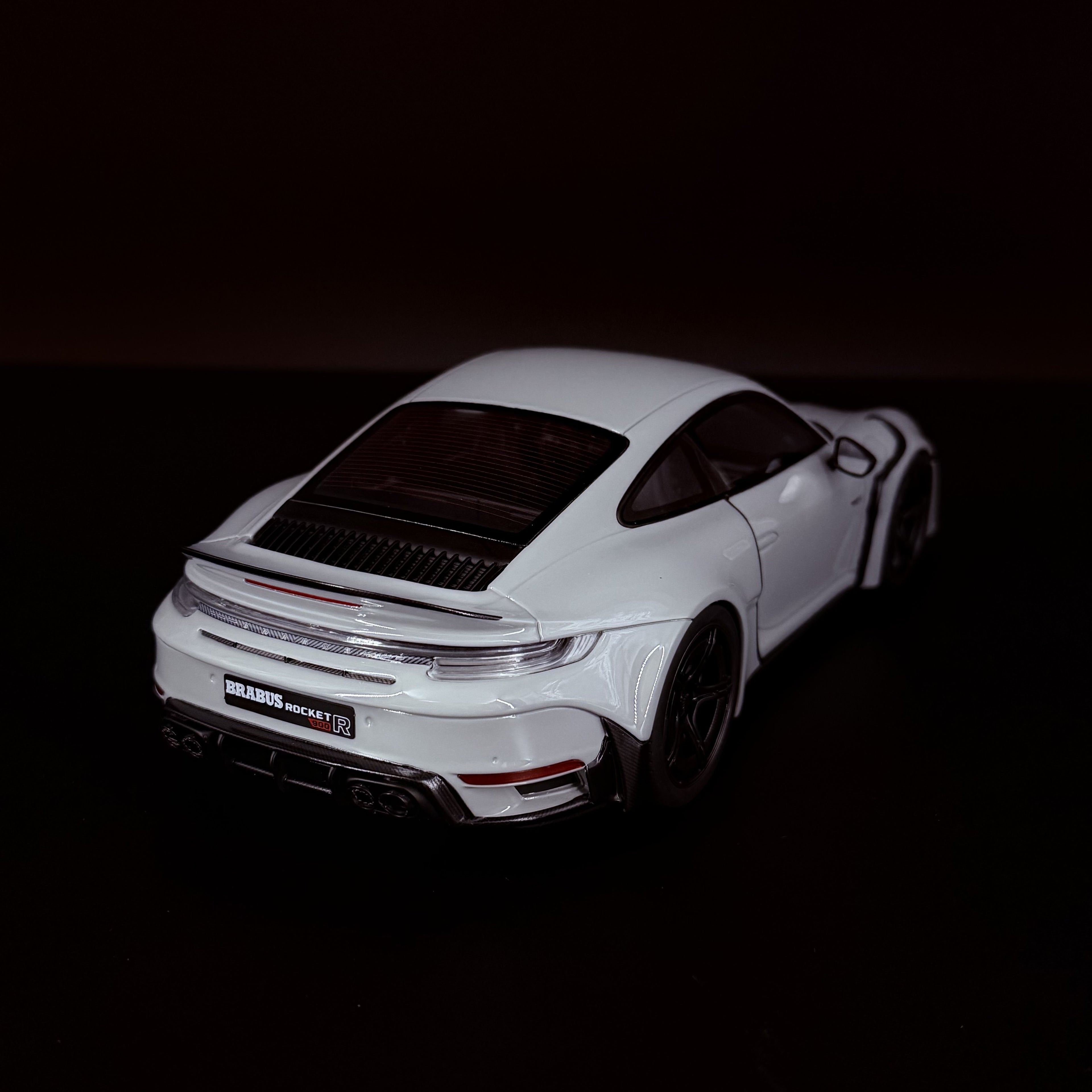 Porsche (911 Typ 992 Turbo S) Brabus 900 Rocket-R 2023 (Grau), GT Spirit 1/18