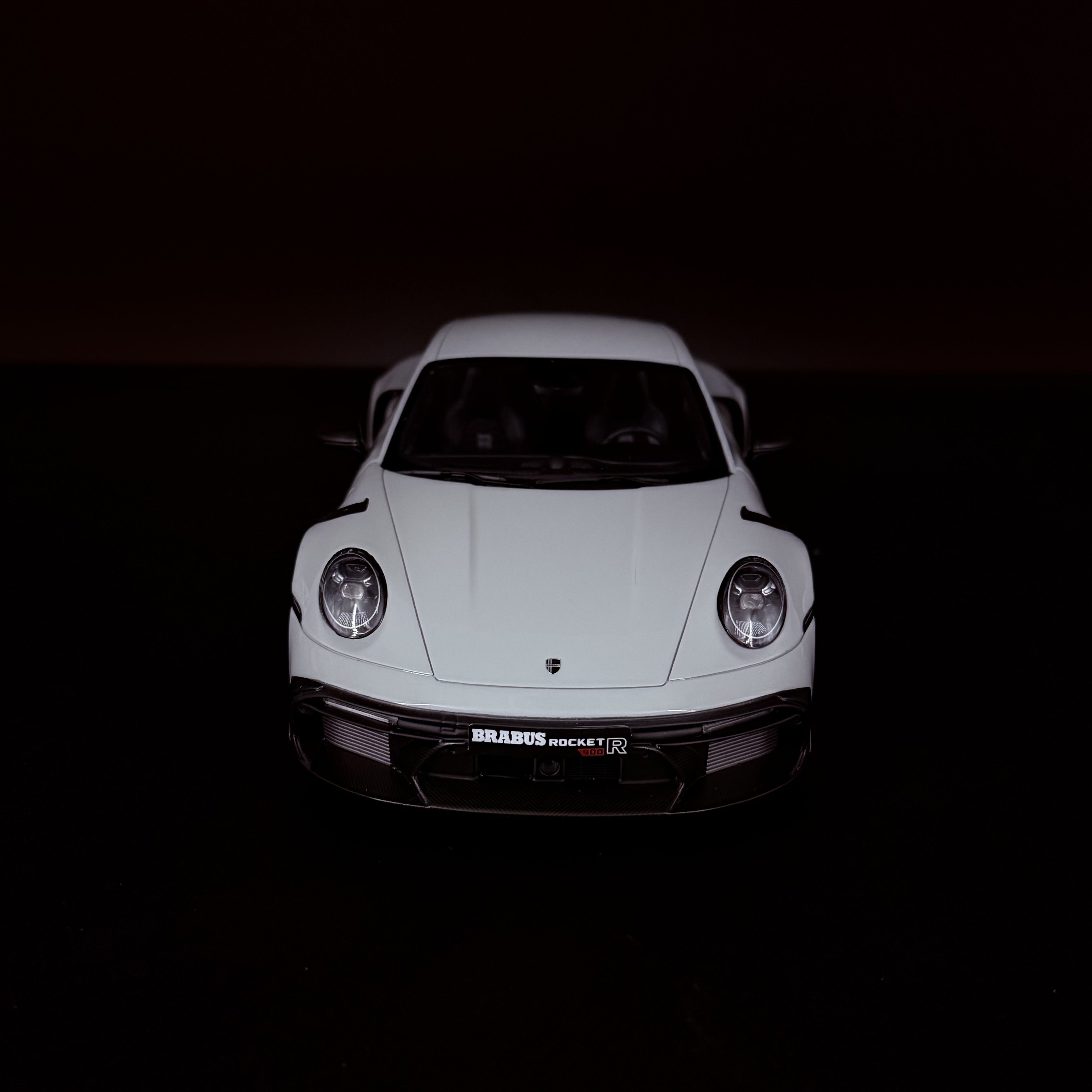 Porsche (911 Typ 992 Turbo S) Brabus 900 Rocket-R 2023 (Grau), GT Spirit 1/18