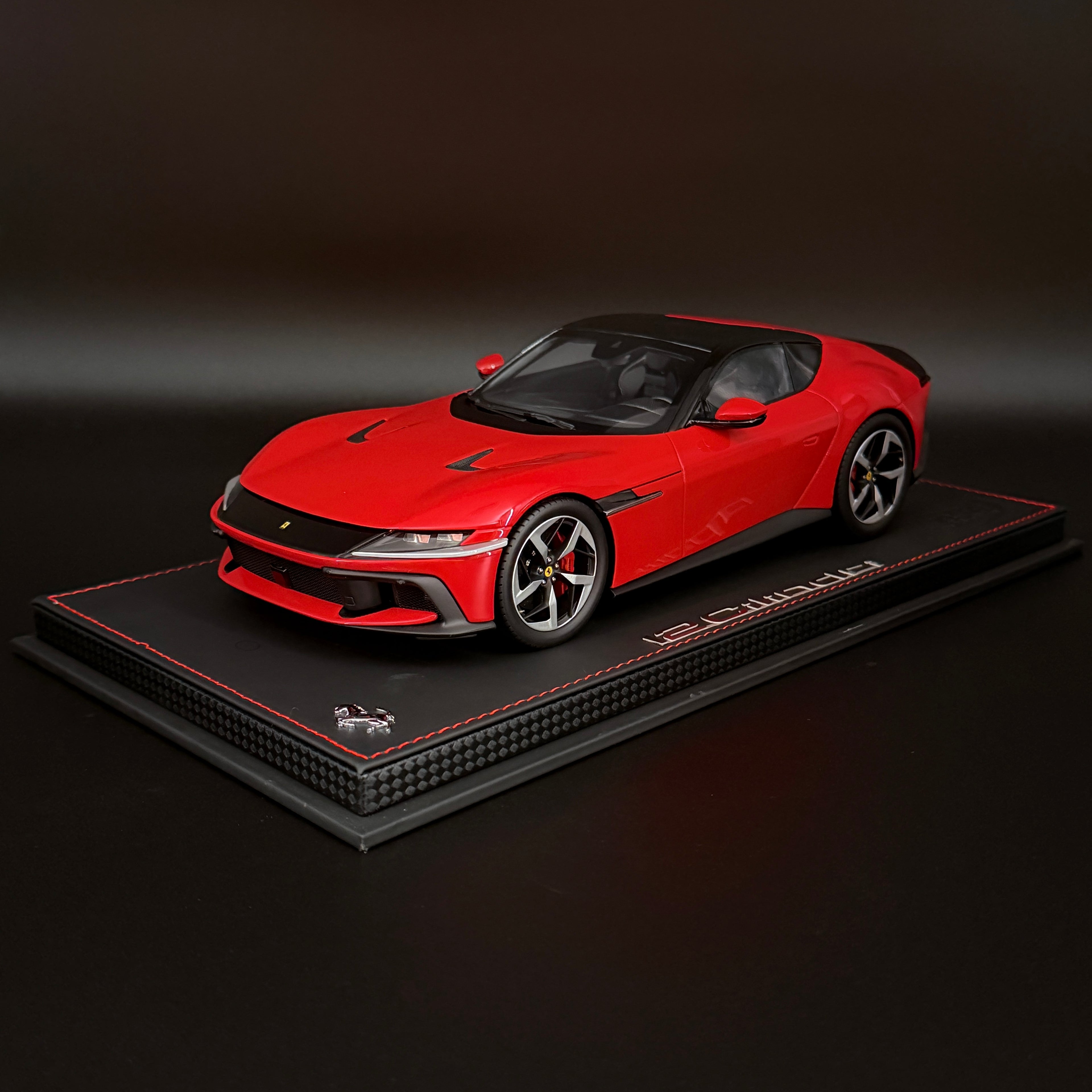 Ferrari 12Cilindri Rosso Corsa – Escala 1:18 con vitrina (Edición limitada 48 unidades) de BBR Models