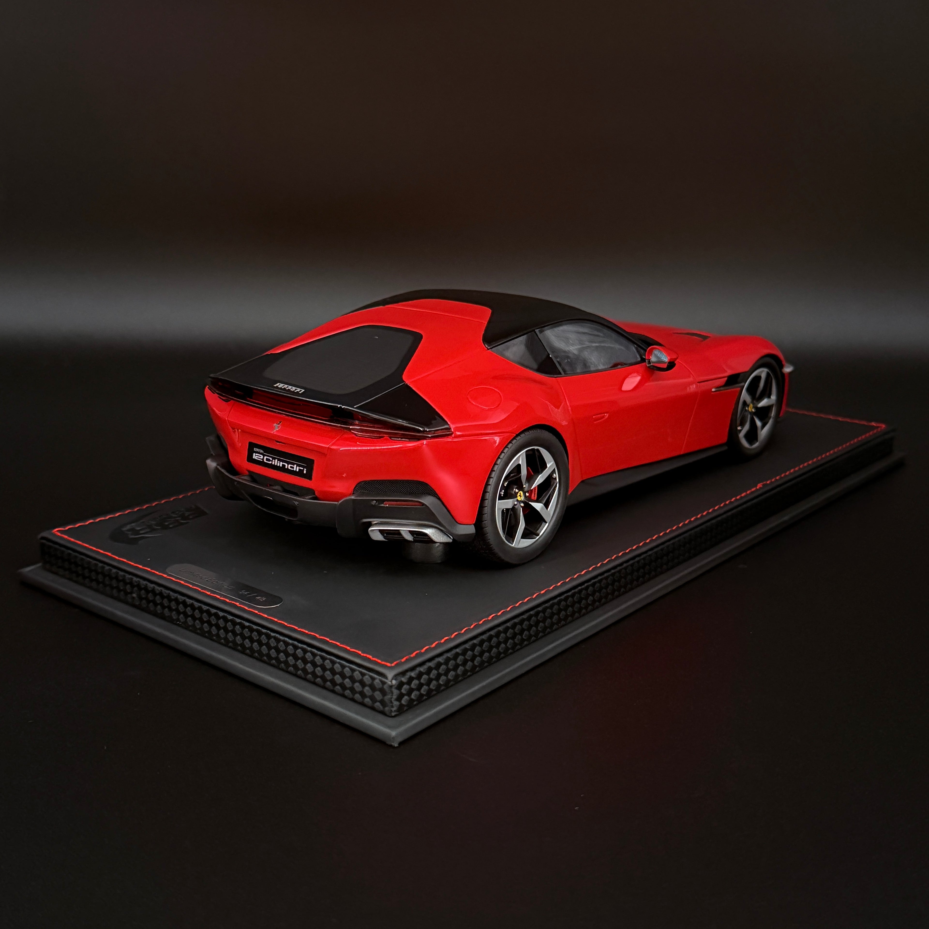 Ferrari 12Cilindri Rosso Corsa – Escala 1:18 con vitrina (Edición limitada 48 unidades) de BBR Models