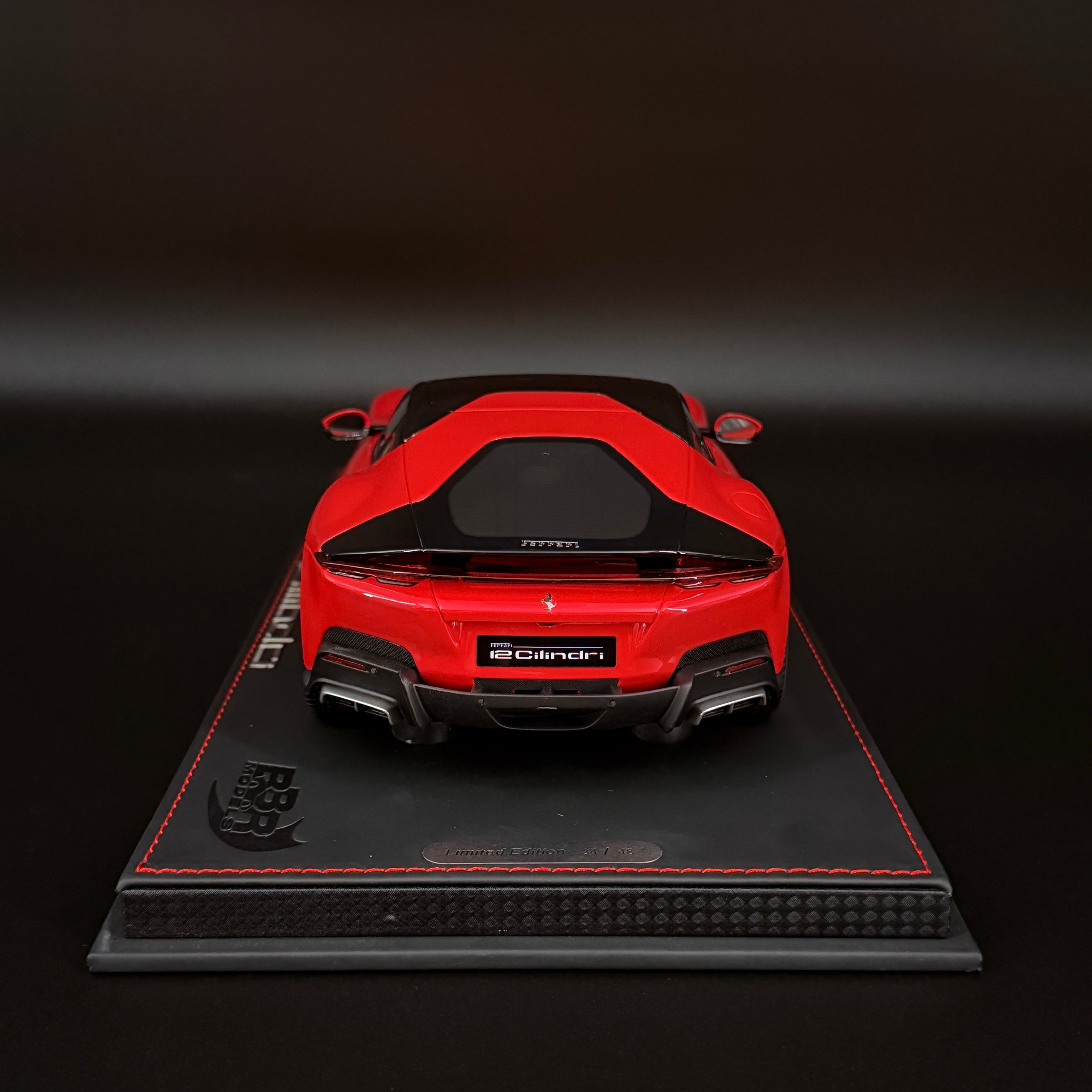 Ferrari 12Cilindri Rosso Corsa – Escala 1:18 con vitrina (Edición limitada 48 unidades) de BBR Models