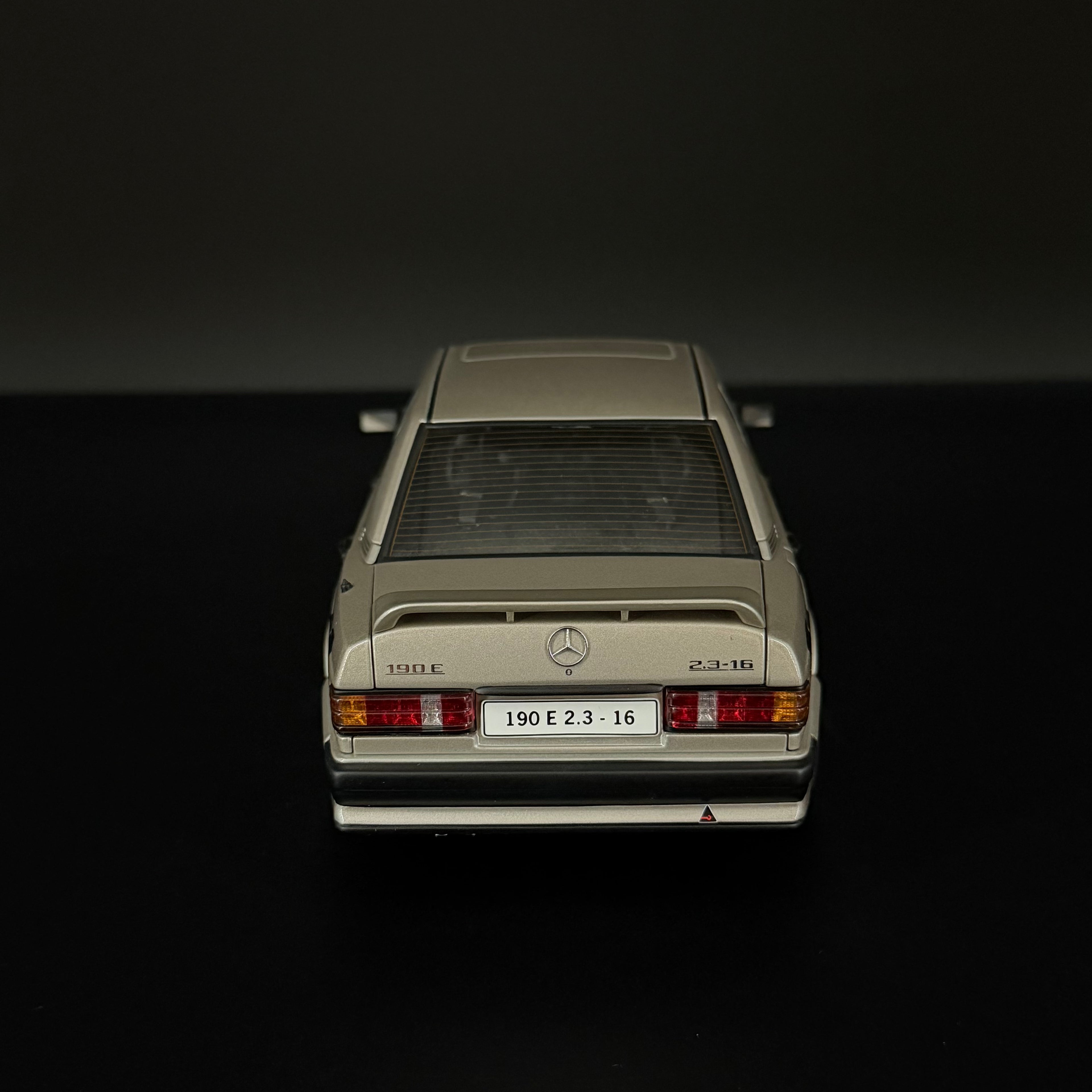 Mercedes-Benz 190E 2.3-16 Nürburgring Anniversary 1984 Winner #11 la scara 1:18, de la AUTOart Millenium