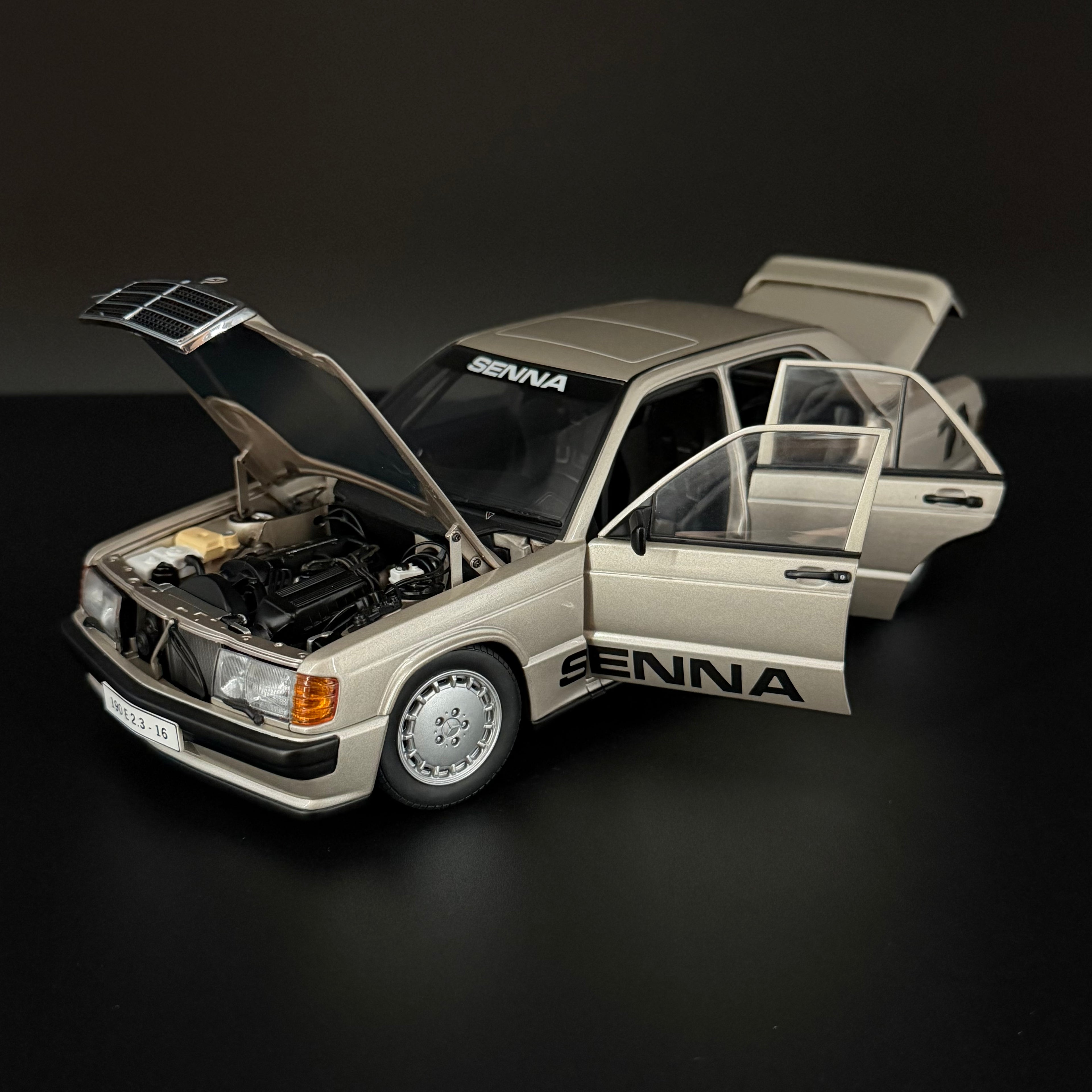 Mercedes-Benz 190E 2.3-16 Nürburgring Anniversary 1984 Winner #11 la scara 1:18, de la AUTOart Millenium