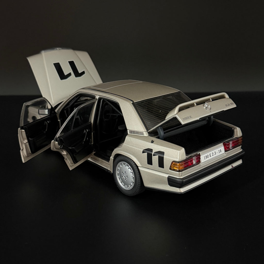 Mercedes-Benz 190E 2.3-16 Nürburgring Anniversary 1984 Winner #11 la scara 1:18, de la AUTOart Millenium
